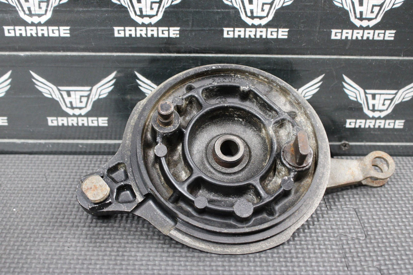 1985 YAMAHA PW80 OEM REAR BACK BRAKE DRUM ASSEMBLY 1M3 - 25321 - 02 - 98 - hggarage