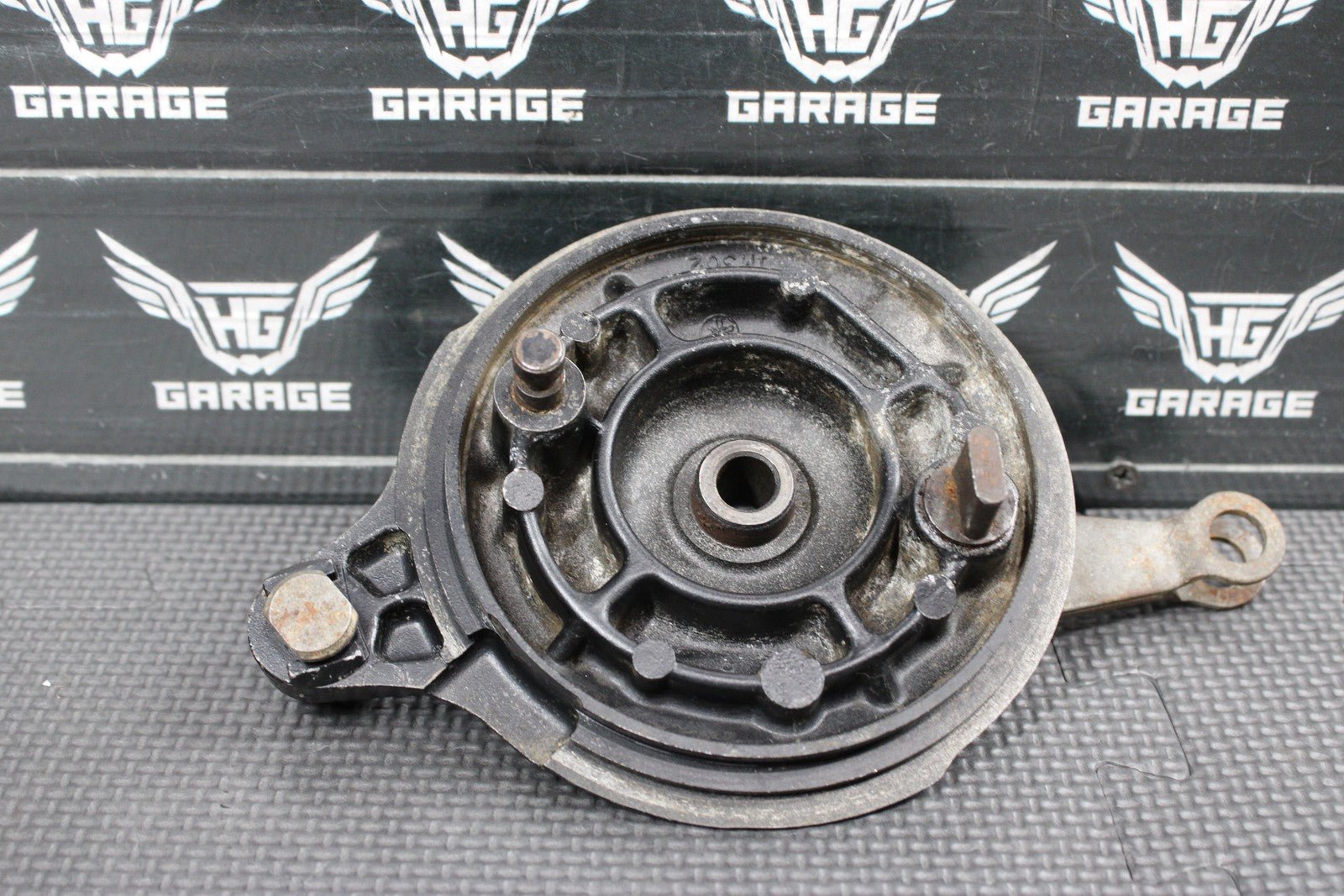 1985 YAMAHA PW80 OEM REAR BACK BRAKE DRUM ASSEMBLY 1M3 - 25321 - 02 - 98 - hggarage