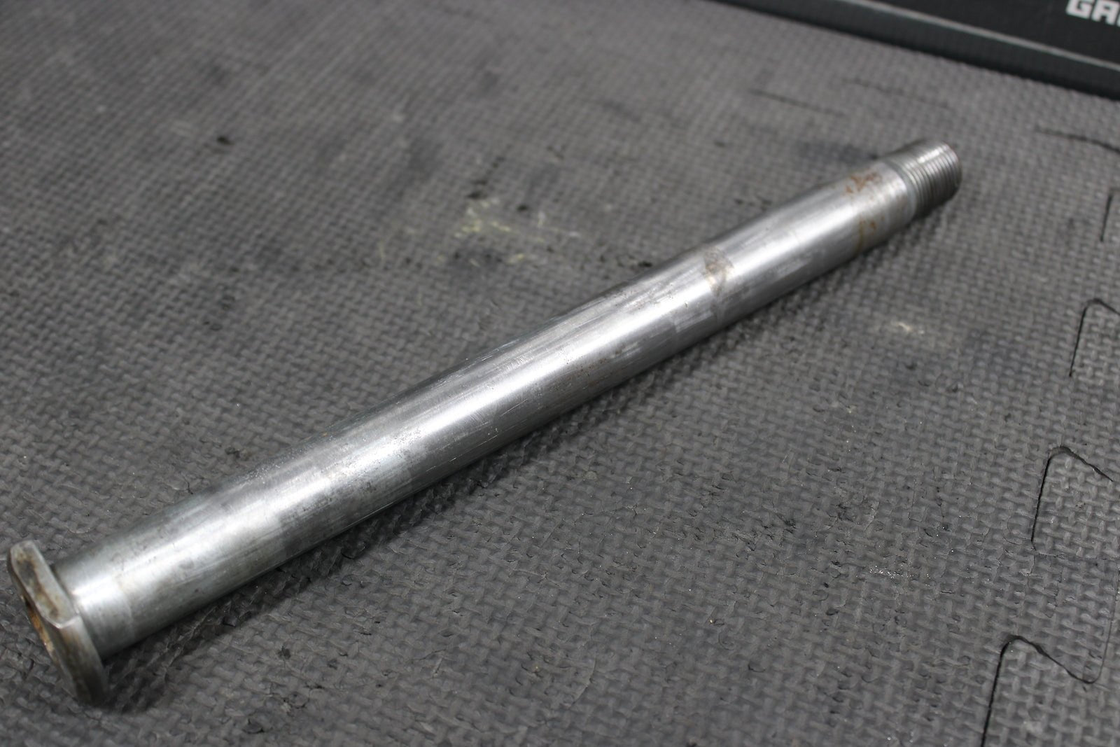 2006 Yamaha YZ450F OEM Rear Axle Back Wheel Rim Pivot Bolt Axel 1C3 - 25381 - 90 - 00 - hggarage