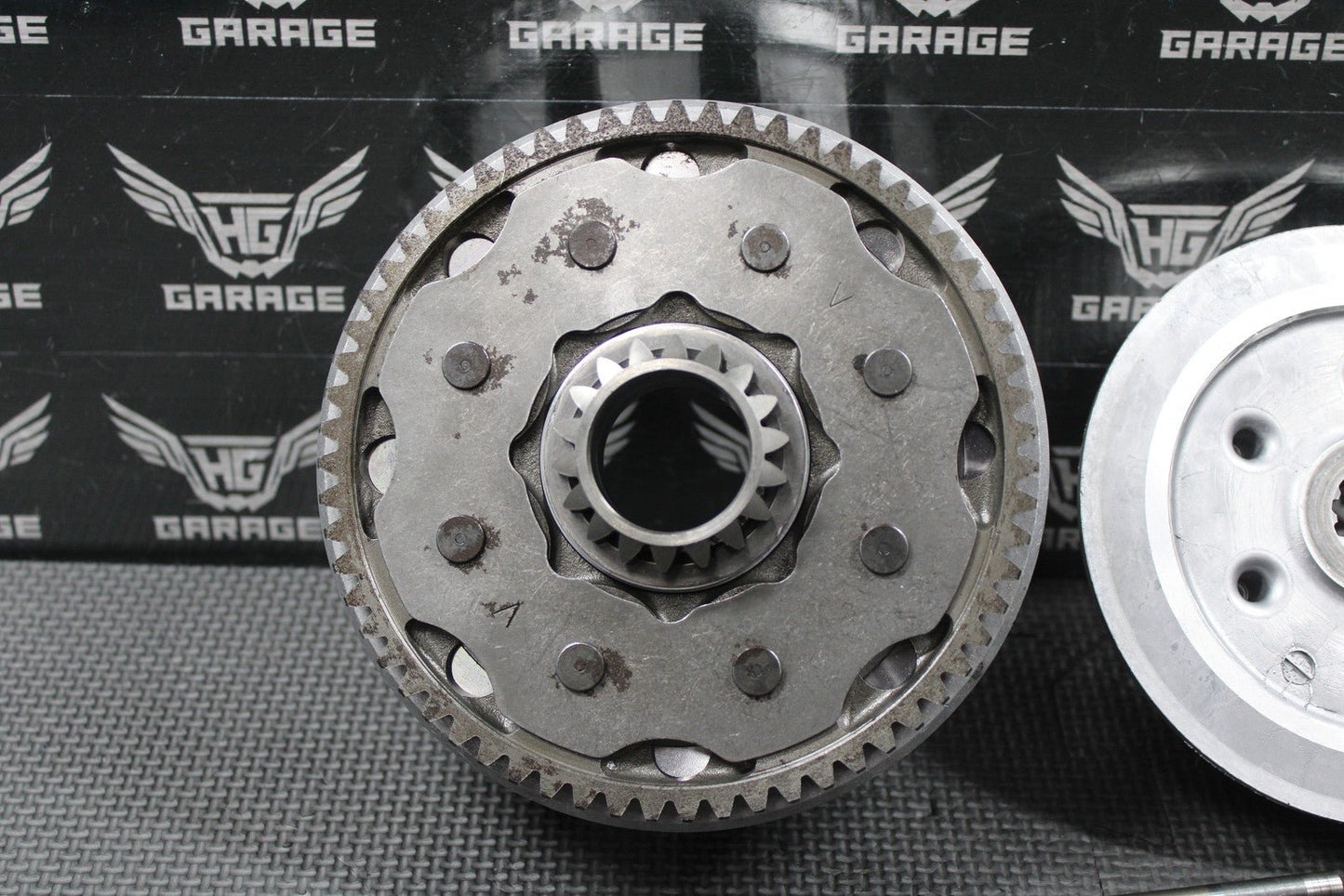 2001 HONDA 92 - 07 CR250R OEM CLUTCH BASKET PRESSURE PLATE CENTER HUB 22100 - KSK - 67 - hggarage