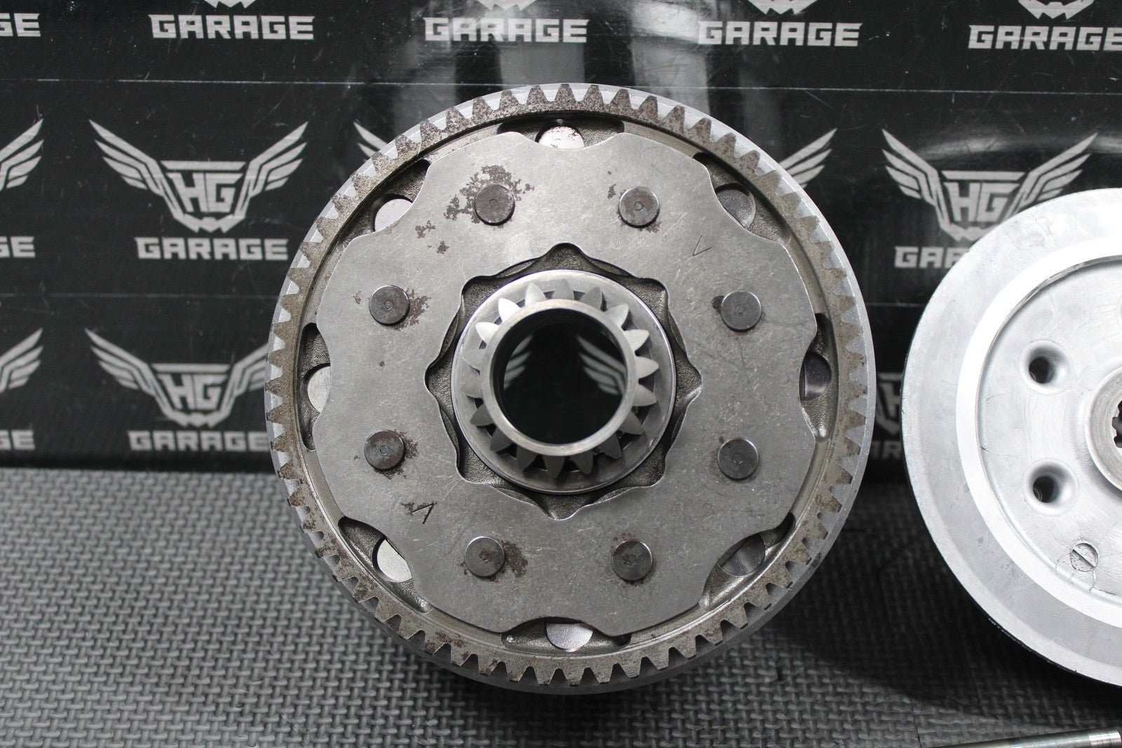 2001 HONDA 92 - 07 CR250R OEM CLUTCH BASKET PRESSURE PLATE CENTER HUB 22100 - KSK - 67 - hggarage