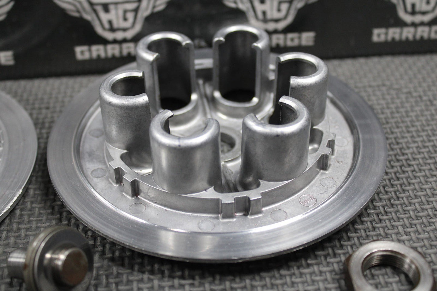 2001 HONDA 92 - 07 CR250R OEM CLUTCH BASKET PRESSURE PLATE CENTER HUB 22100 - KSK - 67 - hggarage