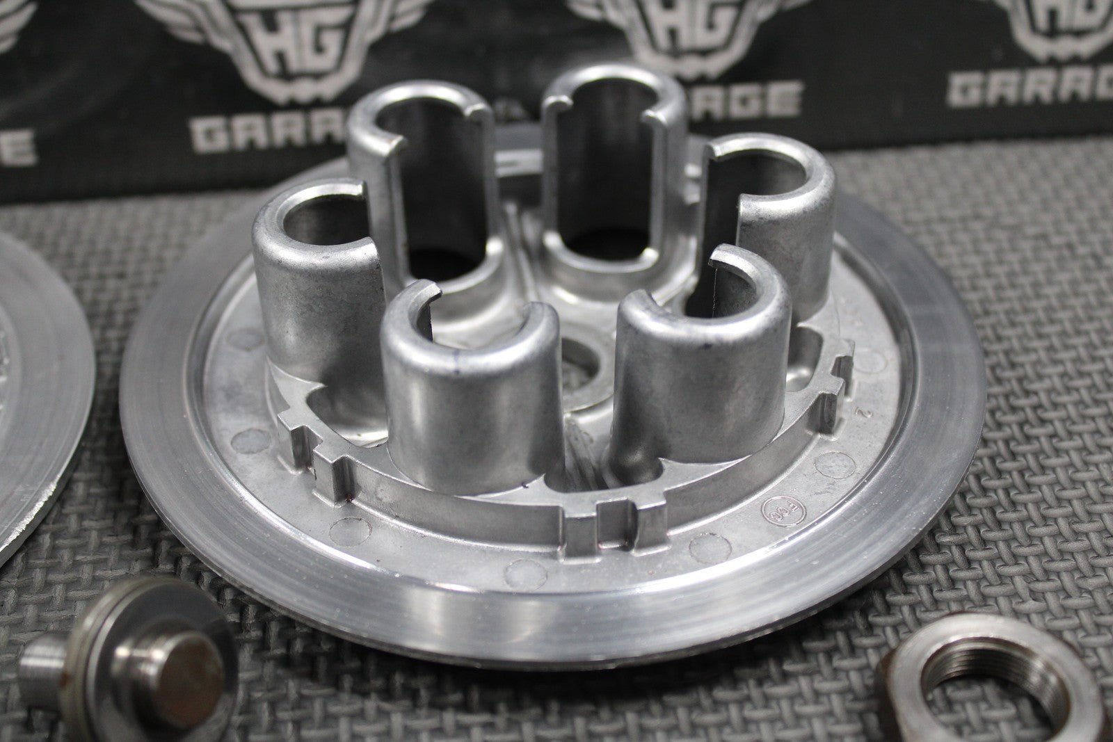 2001 HONDA 92 - 07 CR250R OEM CLUTCH BASKET PRESSURE PLATE CENTER HUB 22100 - KSK - 67 - hggarage