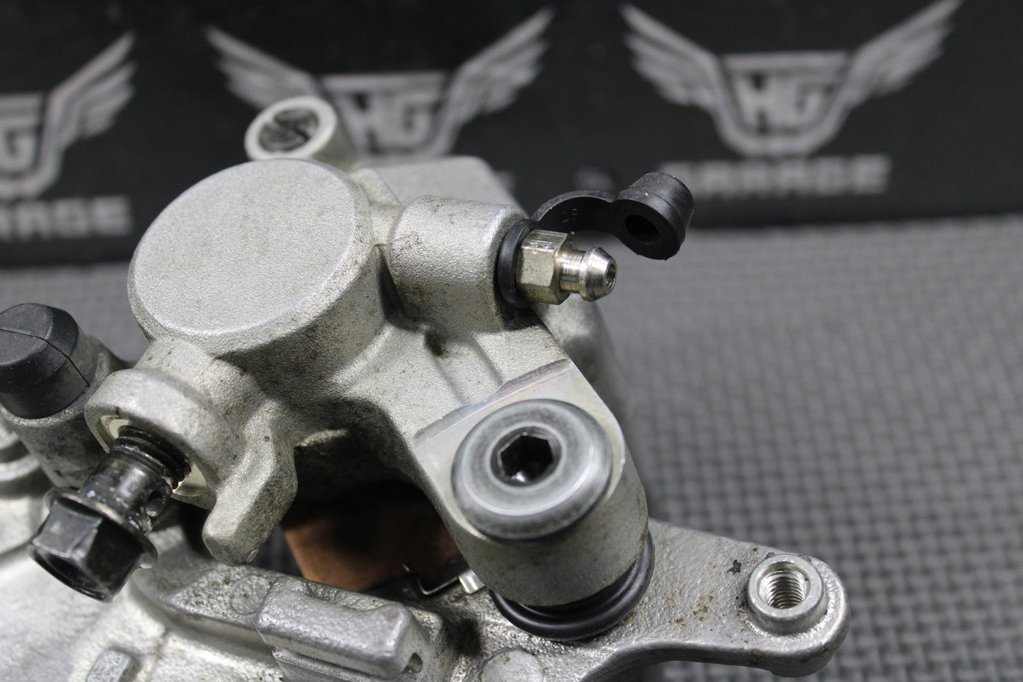 1997 HONDA 97 - 99 CR250R OEM NISSIN REAR BACK BRAKE CALIPER 43150 - KZ3 - B01 NICE! - hggarage