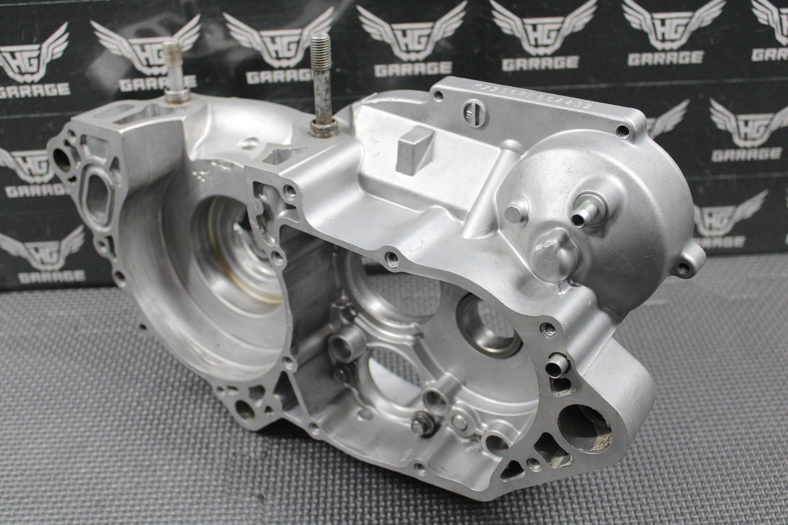 2006 2007 KAWASAKI KX250 OEM RIGHT ENGINE CRANKCASE CRANK CASE 14001 - 0065 GOOD! - hggarage