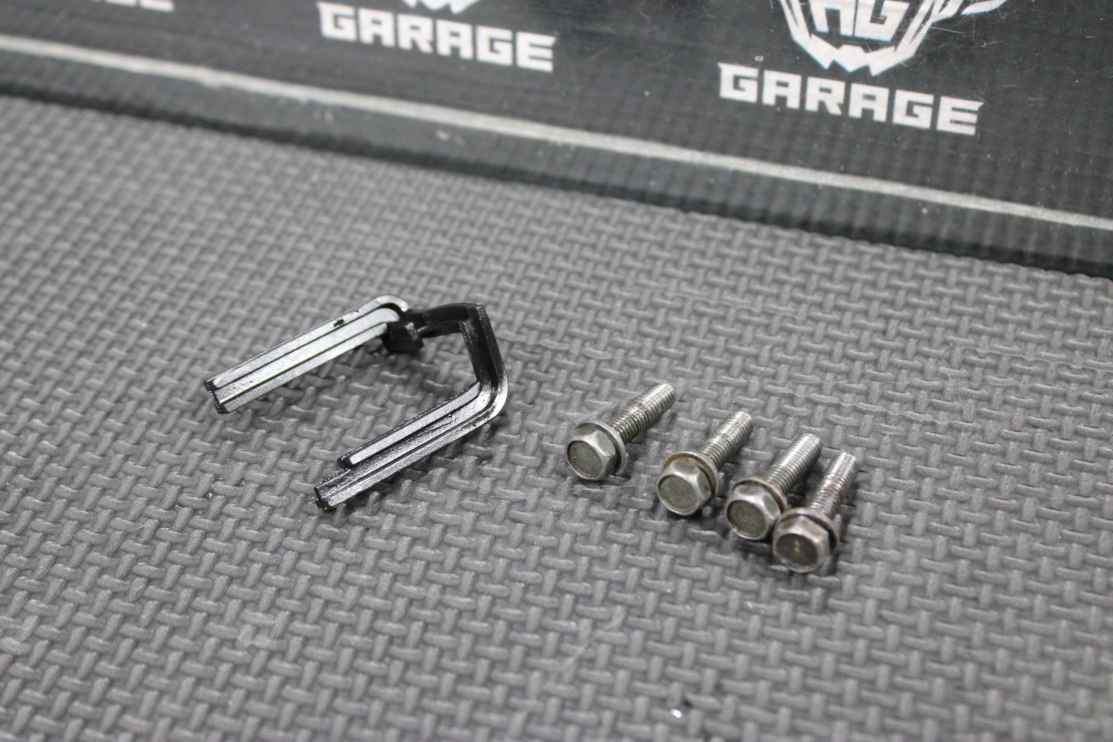 2001 YAMAHA YZ250 99 - 22 OEM ENGINE POWERVALVE EXHUAST VALVE LINKAGE COVER - hggarage