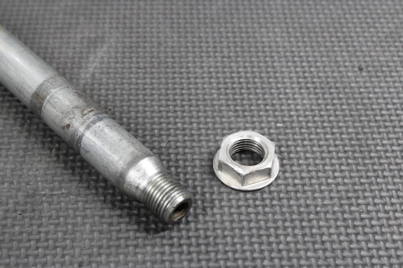 2006 YAMAHA YZ250F OEM FRONT WHEEL RIM AXLE PIVOT BOLT 1C3 - 25181 - 10 - 00 - hggarage