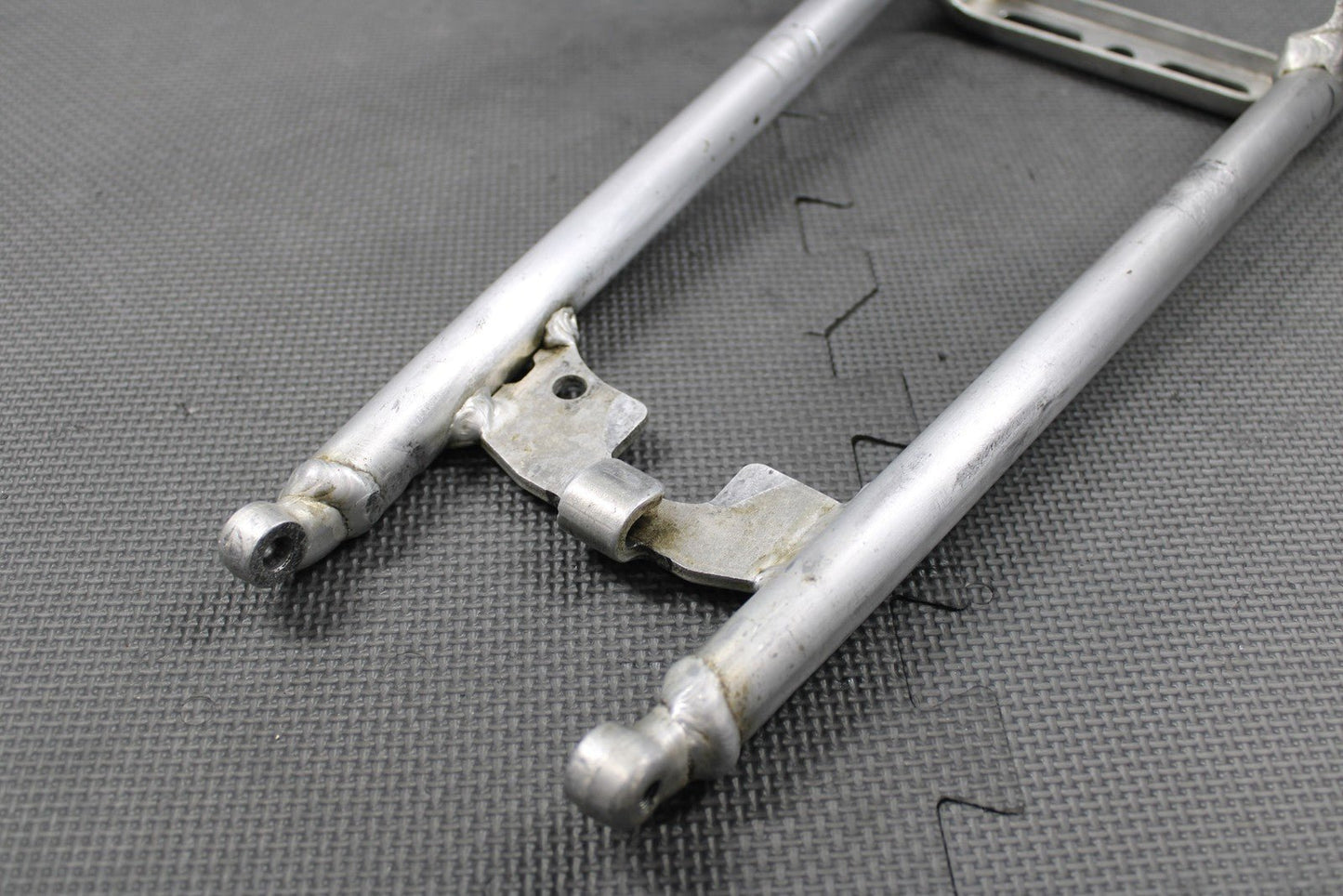 2008 06 - 09 HONDA CRF250R OEM REAR BACK FRAME SUBFRAME DUAL MUFFLER 50200 - KRN - 850 - hggarage