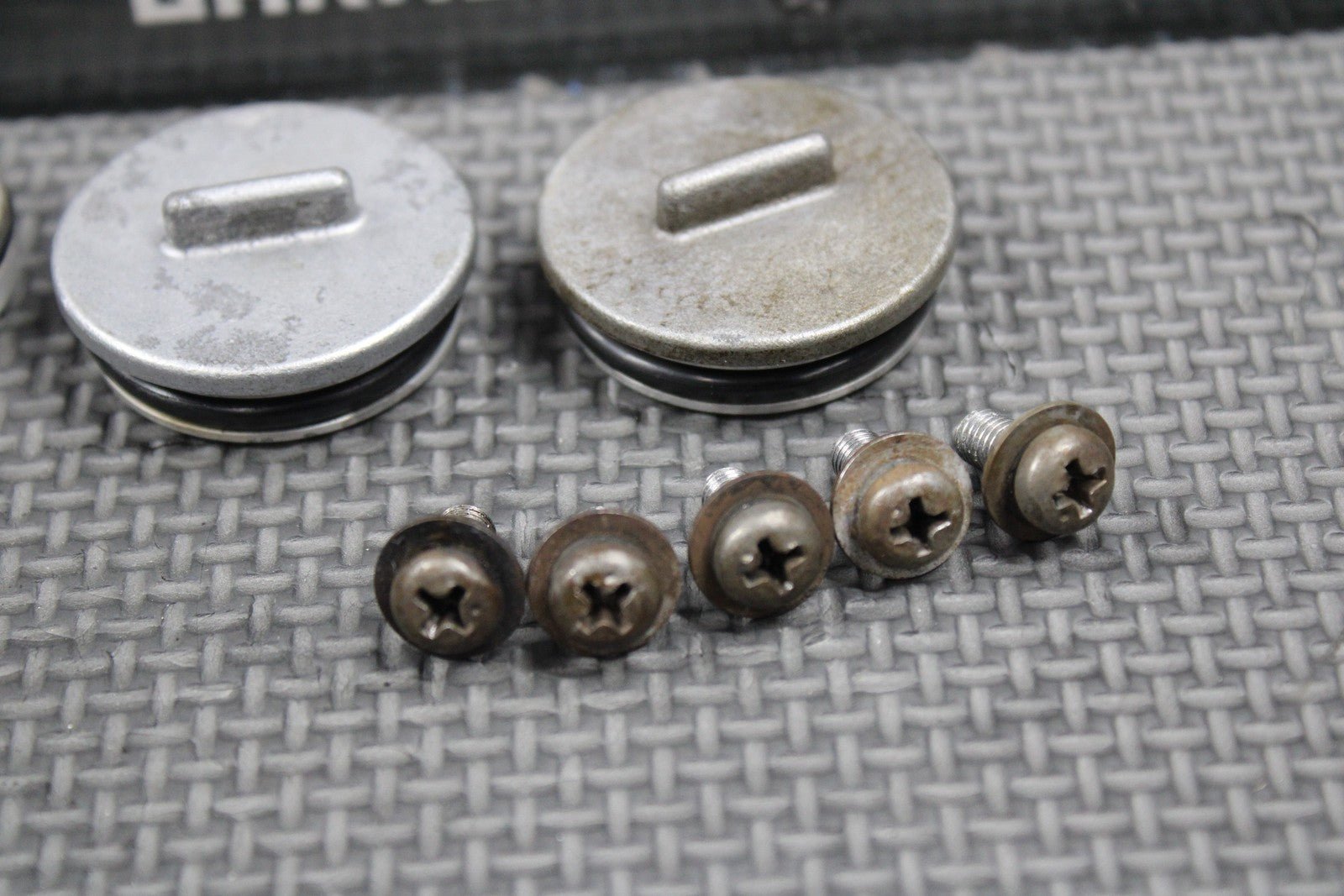 1999 SUZUKI RM250 OEM MODEL X EXHAUST POWER VALVE CAP COVERS SPRING 11257 - 37E30 - hggarage