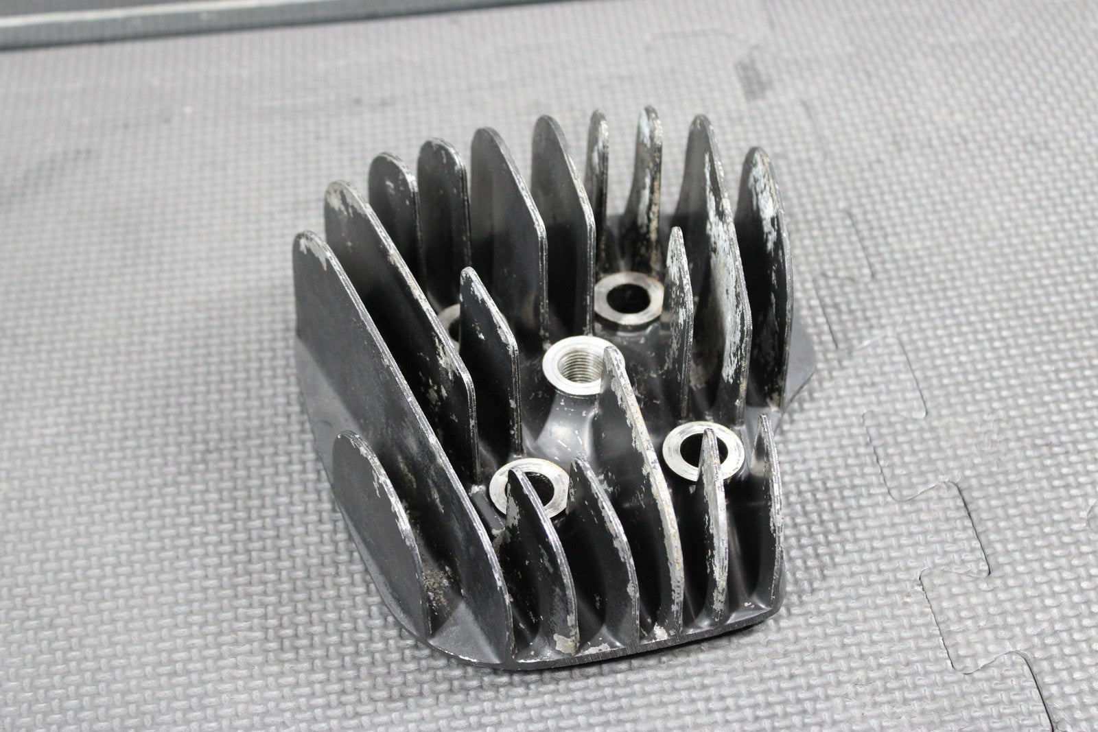 1997 YAMAHA 90 - 00 RT100 ENGINE MOTOR CYLINDER HEAD 1T9 - 11111 - 00 - 00 GOOD! - hggarage