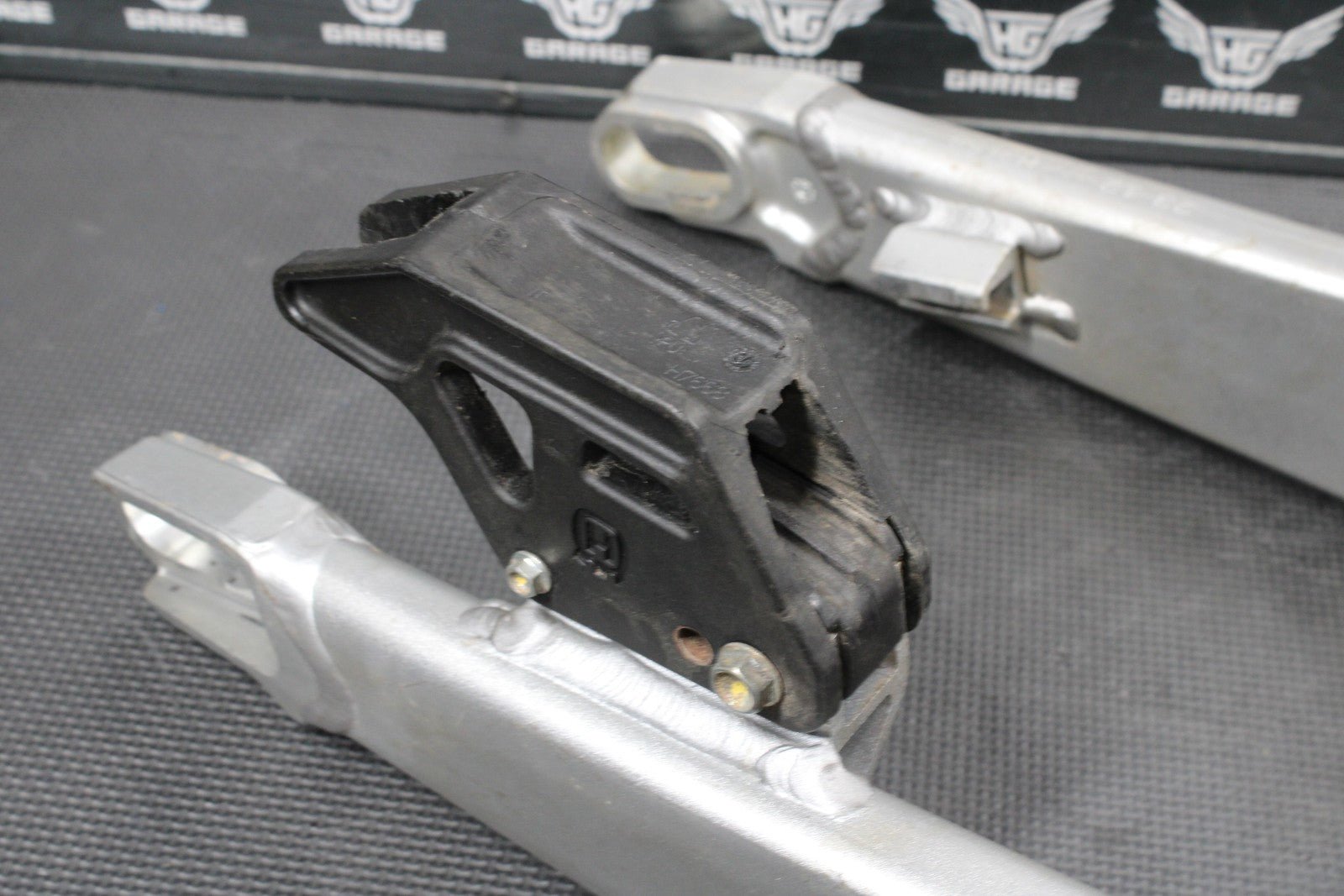 2013 HUSQVARNA TE511 OEM REAR SWINGARM SWING ARM SUSPENSION 8000H3158 READ DESC! - hggarage