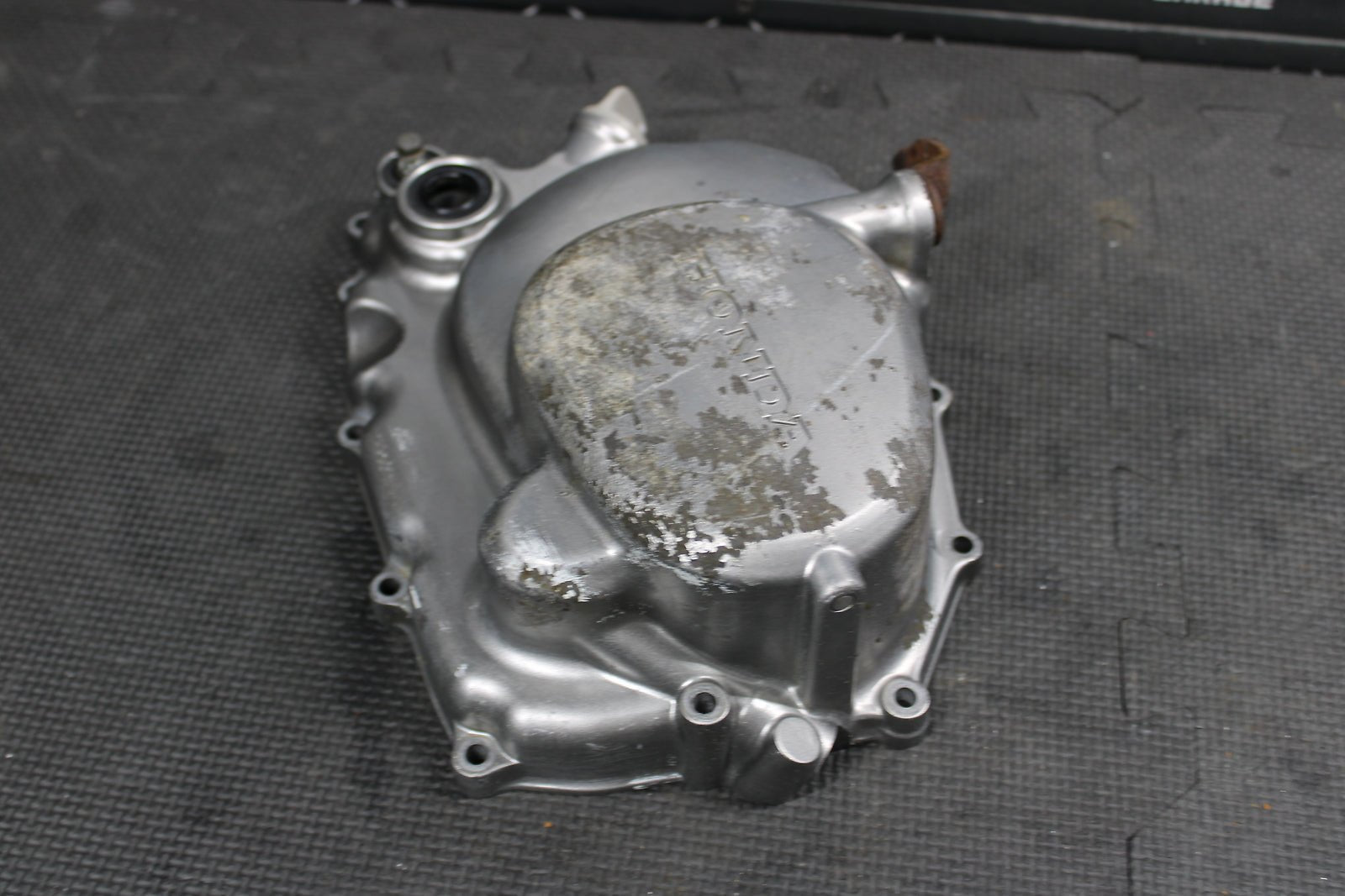 1998 HONDA XR200R 1990 1991 / 93 - 02 ENGINE MOTOR SIDE CLUTCH COVER 11330 - KT0 - 830 - hggarage