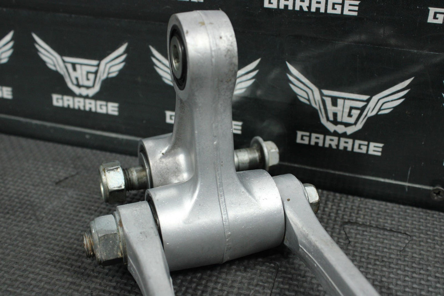 2004 HONDA CRF250R OEM REAR SHOCK LINKAGE LINKS RELAY ARM 52465 - KSK - 000 - hggarage