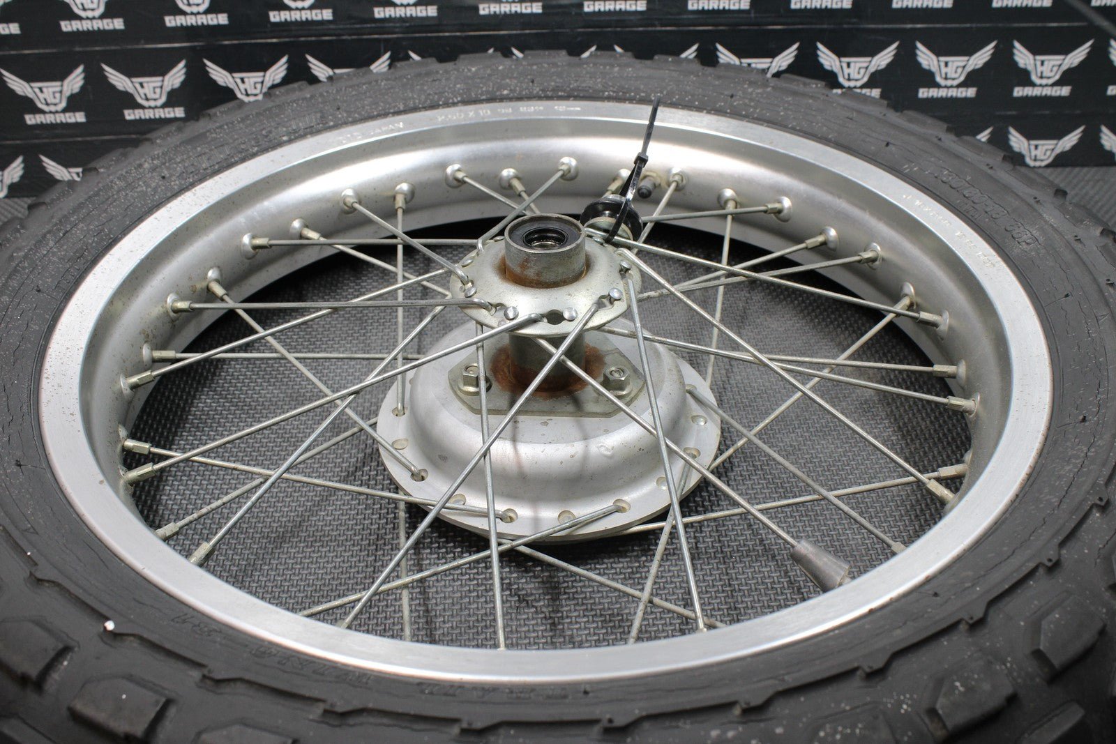 1987 YAMAHA TW200 OEM 18 X 2.50 FRONT WHEEL RIM 2JX - 25111 - 00 - 00 94425 - 18446 - 00 - hggarage