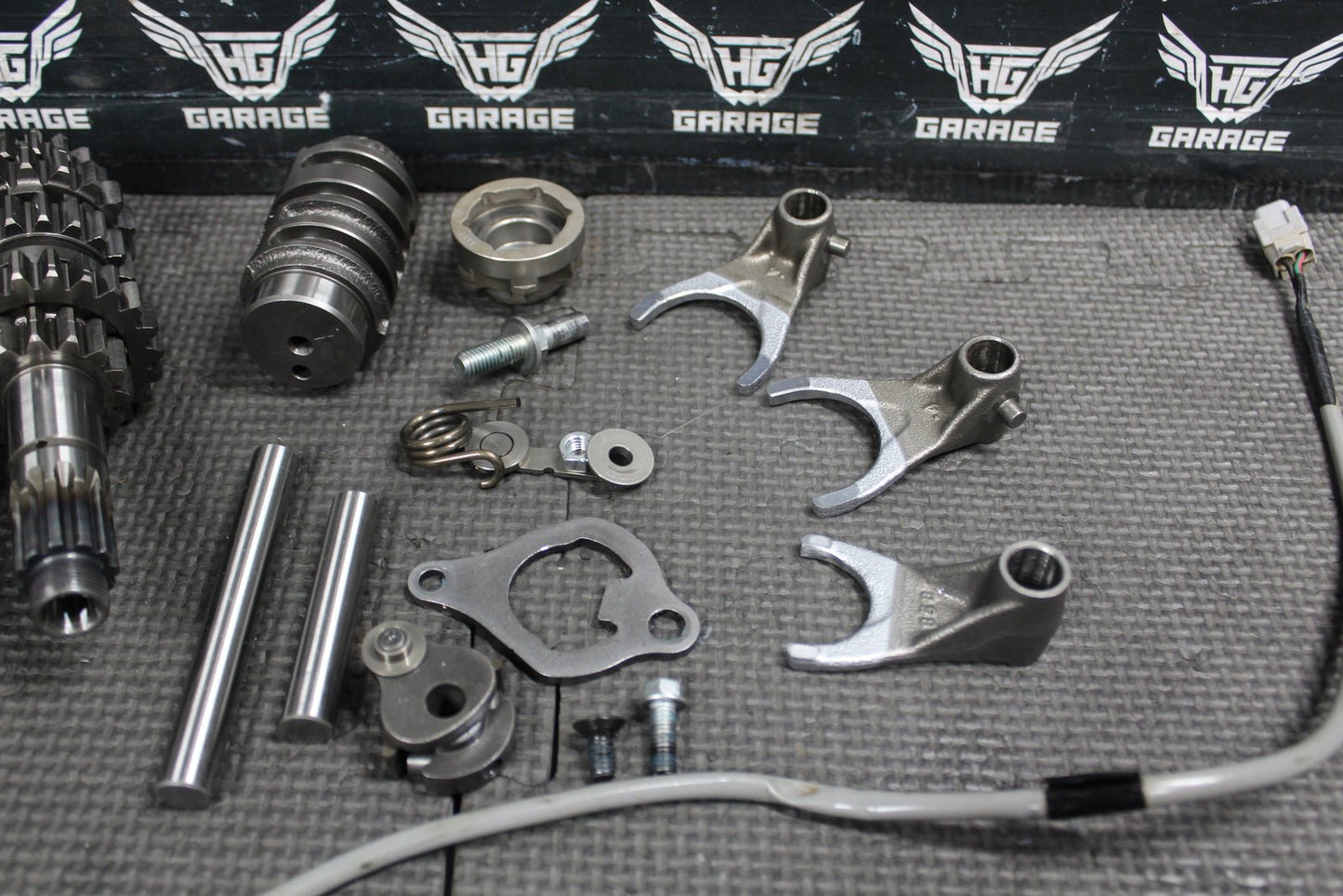 2018 KAWASAKI KX250F OEM ENGINE TRANSMISSION TRANNY SHIFT FORKS SHAFT SENSOR - hggarage