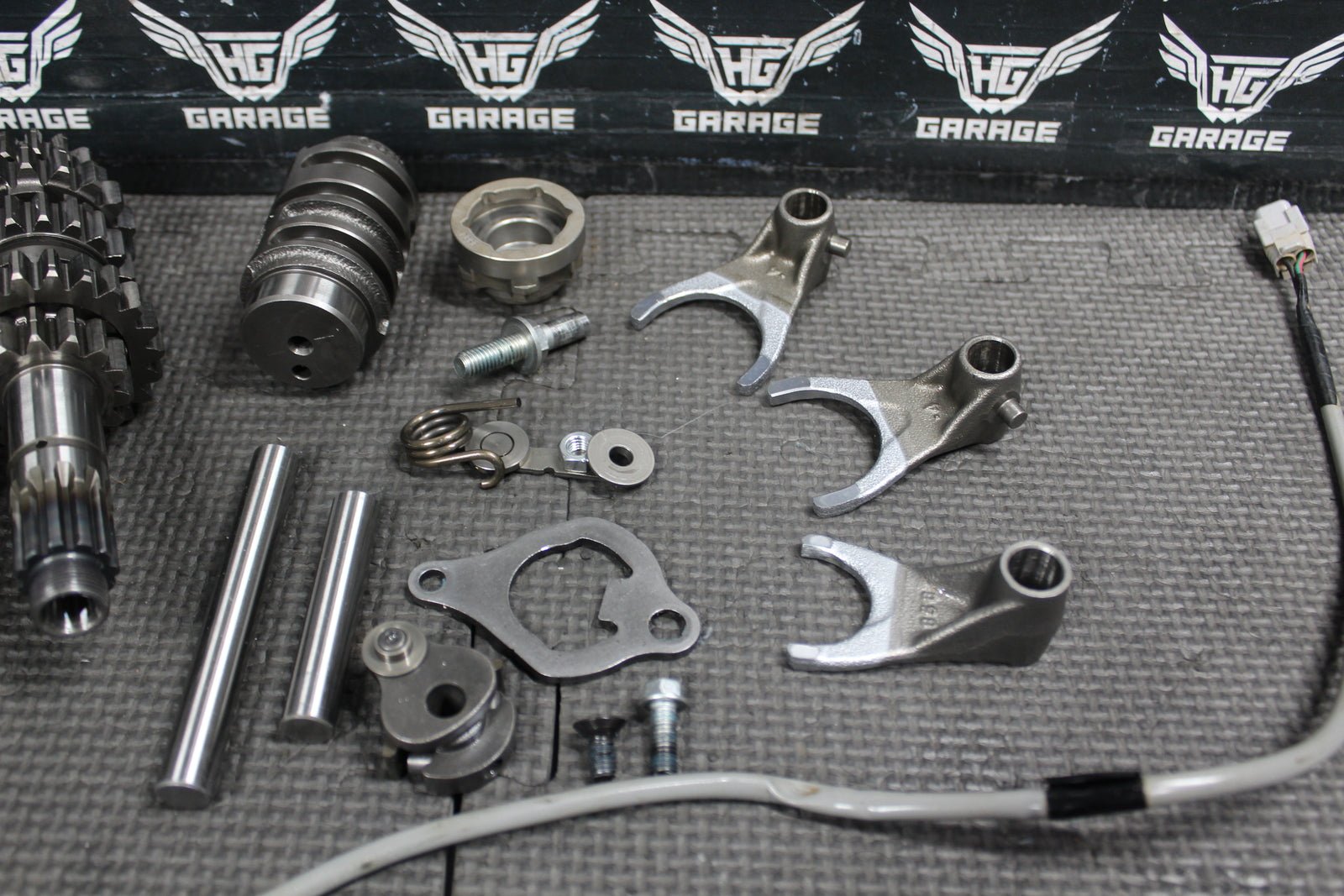 2018 KAWASAKI KX250F OEM ENGINE TRANSMISSION TRANNY SHIFT FORKS SHAFT SENSOR - hggarage