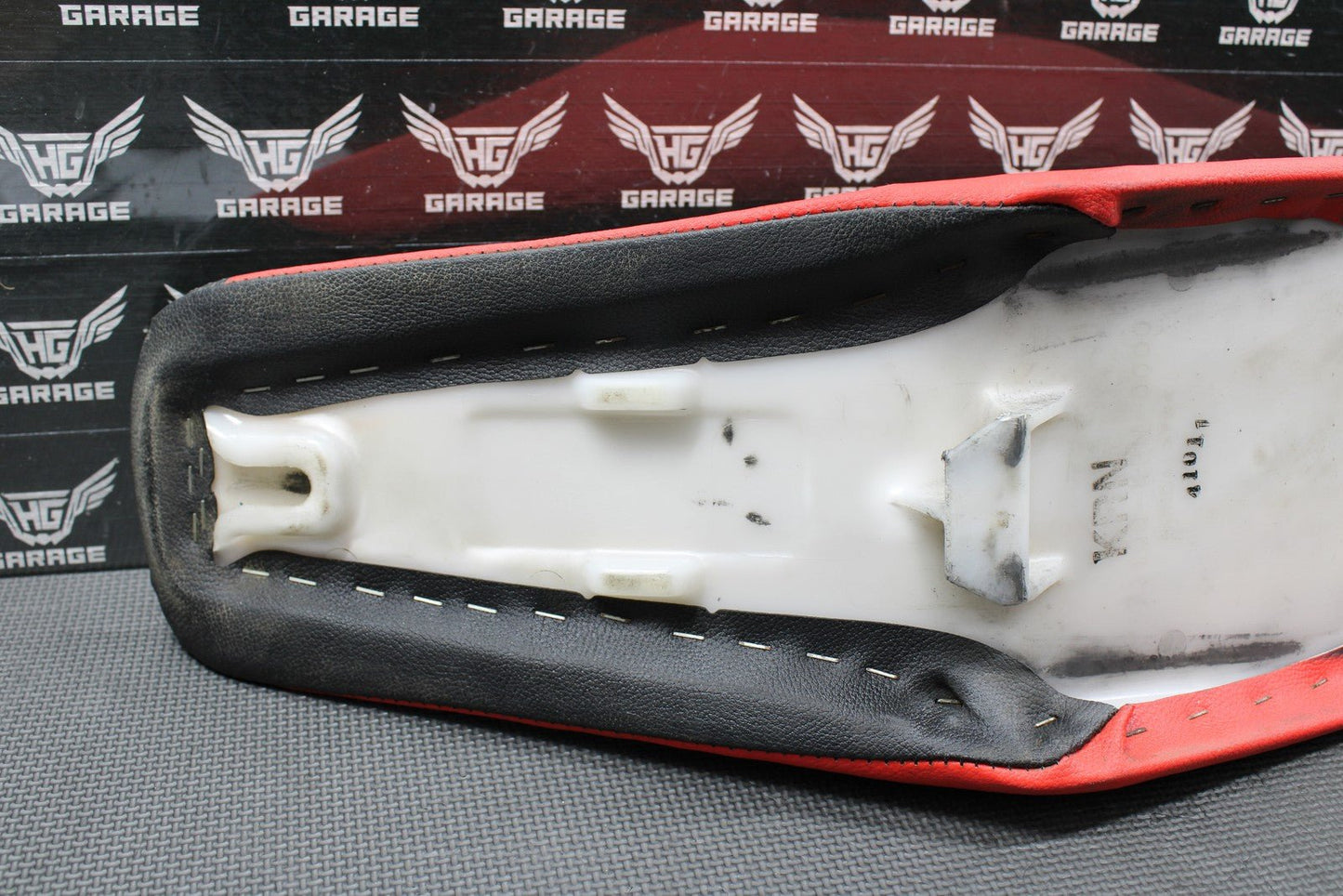 2004 2005 HONDA CRF250R OEM SEAT SADDLE FOAM PAN COMPLETE 77100 - KRN - 730 - hggarage