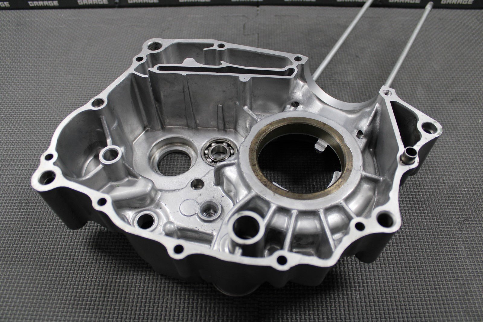 1999 HONDA XR200R 88 - 02 OEM LEFT ENGINE MOTOR CRANKCASE CRANK CASE 11200 - KT0 - 680 - hggarage