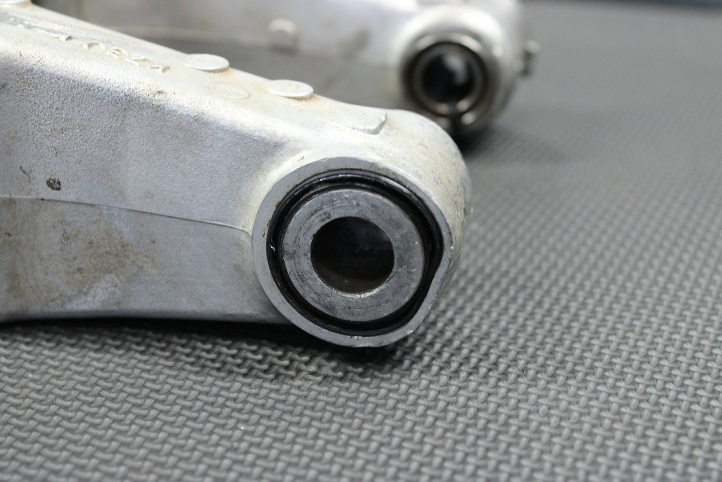 1993 Honda CR250R OEM Swingarm Swing Arm Suspension 52100 - KZ3 - 890ZA - hggarage