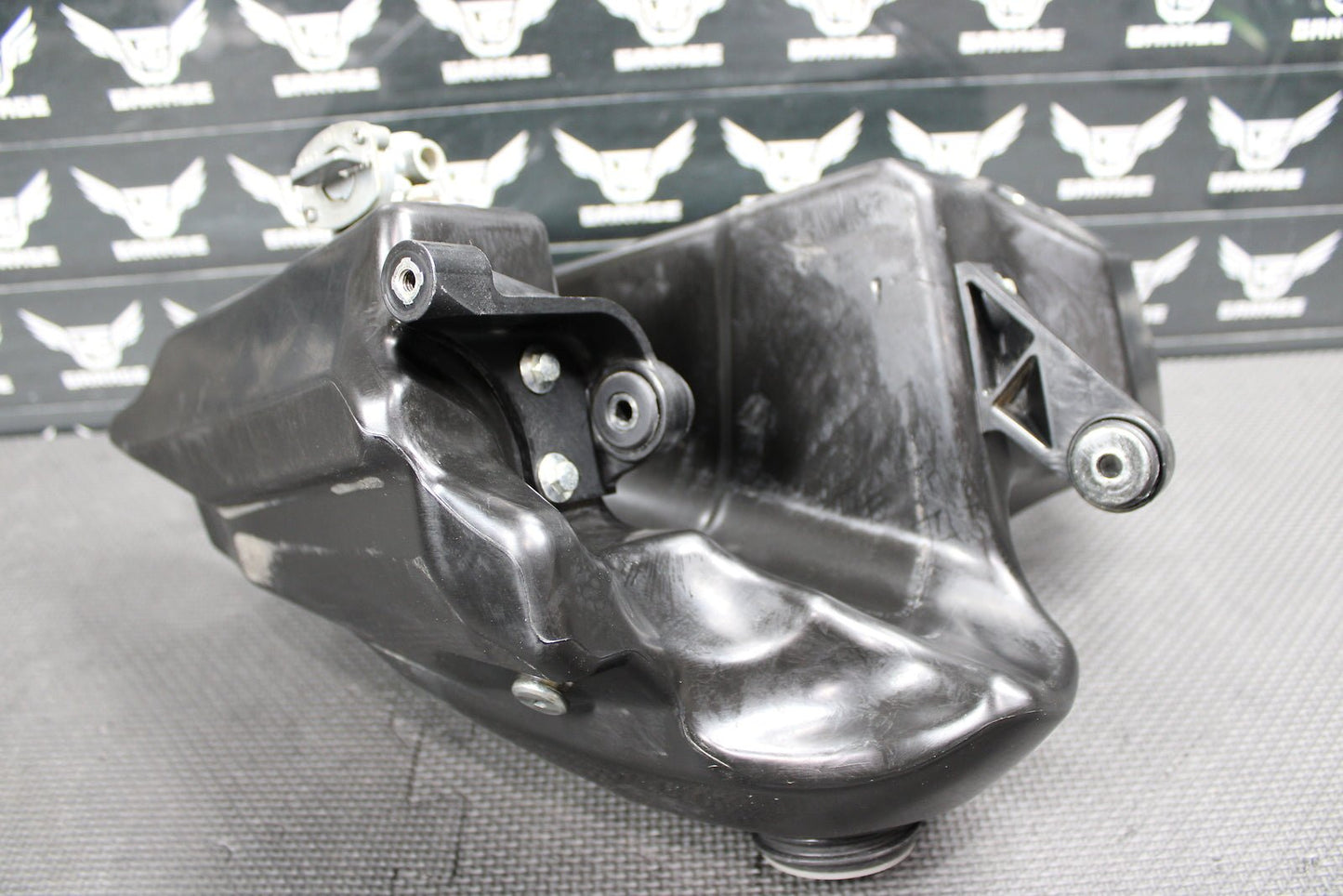 2018 Yamaha YZ65 OEM Gas Fuel Tank Cell Petrol Reservoir BR8 - 24110 - 00 - 00 - hggarage