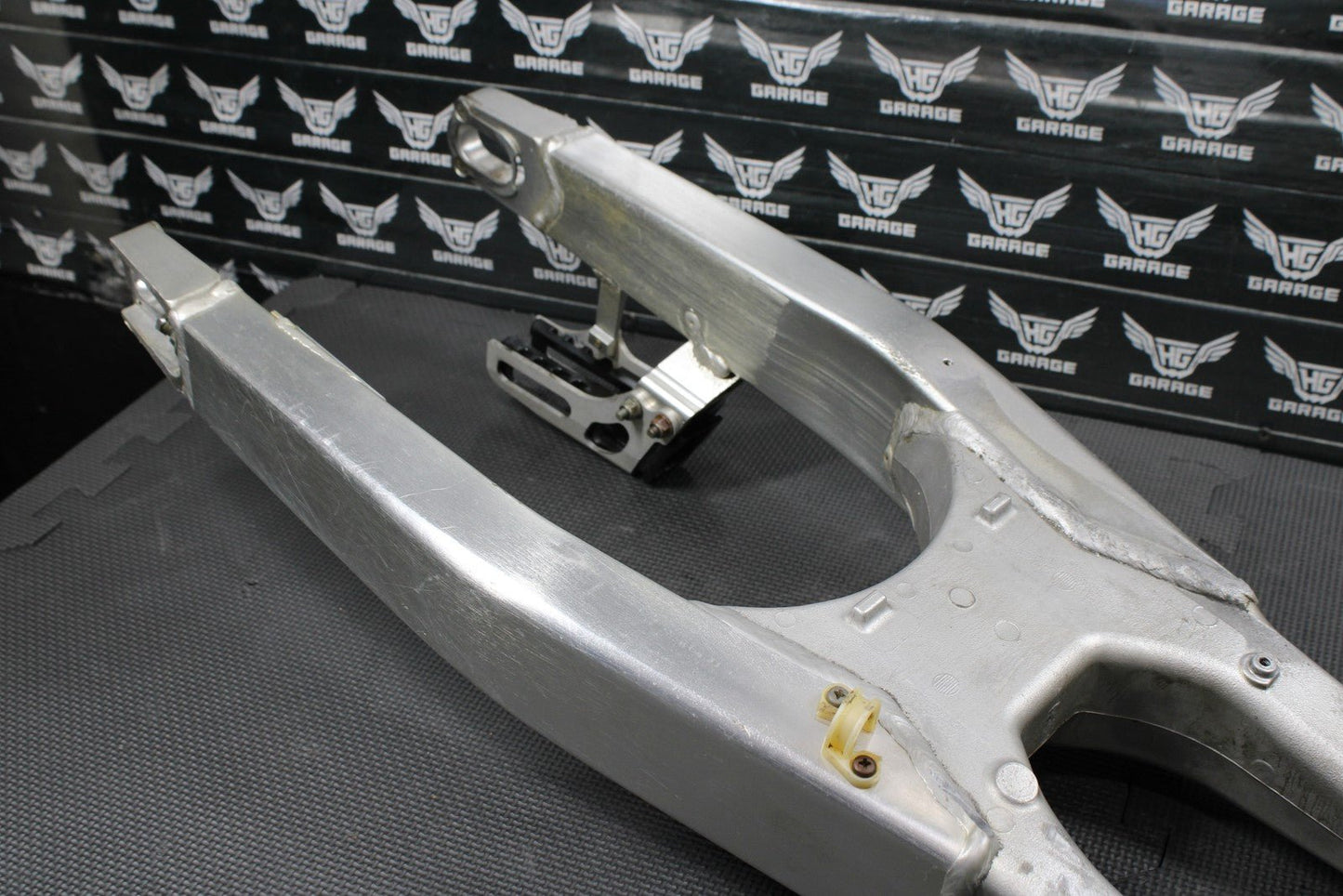 2006 HONDA CRF250R OEM SWINGARM SWING ARM SUSPENSION 52200 - KRN - 840 - hggarage