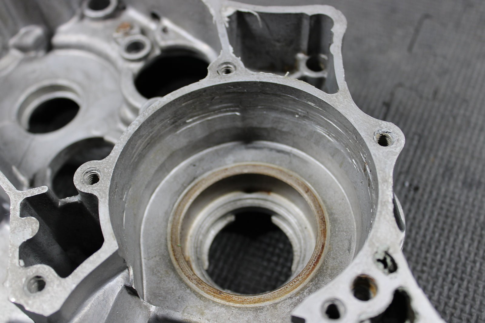 2001 KAWASAKI 01 - 05 KX100 KX85 OEM LEFT RIGHT ENGINE MOTOR CRANKCASE CRANK CASES - hggarage