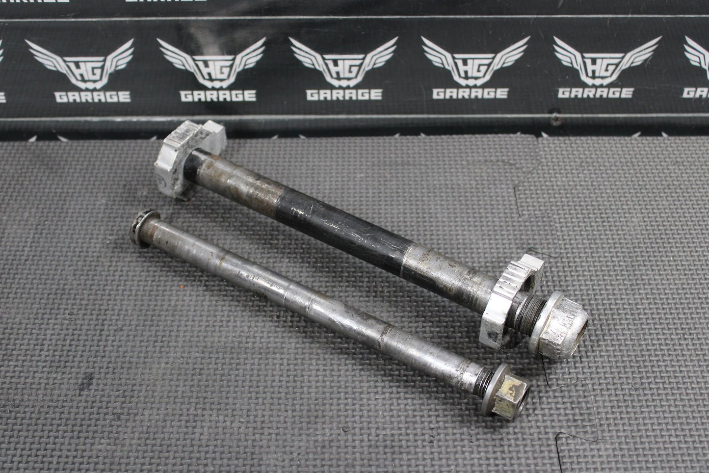 2006 KTM 85SX OEM REAR AXLE BACK WHEEL RIM PIVOT BOLT AXEL - hggarage