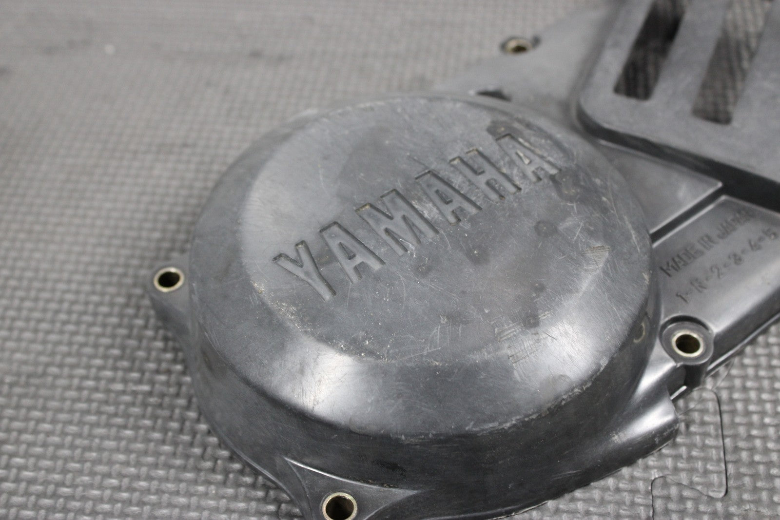 1997 YAMAHA RT100 92 - 00 OEM ENGINE MOTOR STATOR GENERATOR MAGNETO COVER - hggarage