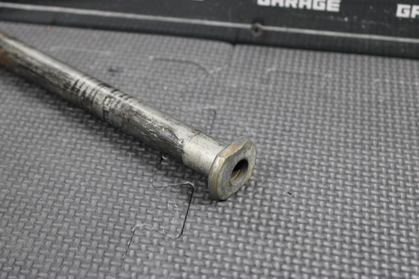 02 - 22 HONDA CRF450R OEM REAR SWINGARM BOLT SUSPENSION PIVOT AXLE 52101 - KZ4 - J40 - hggarage