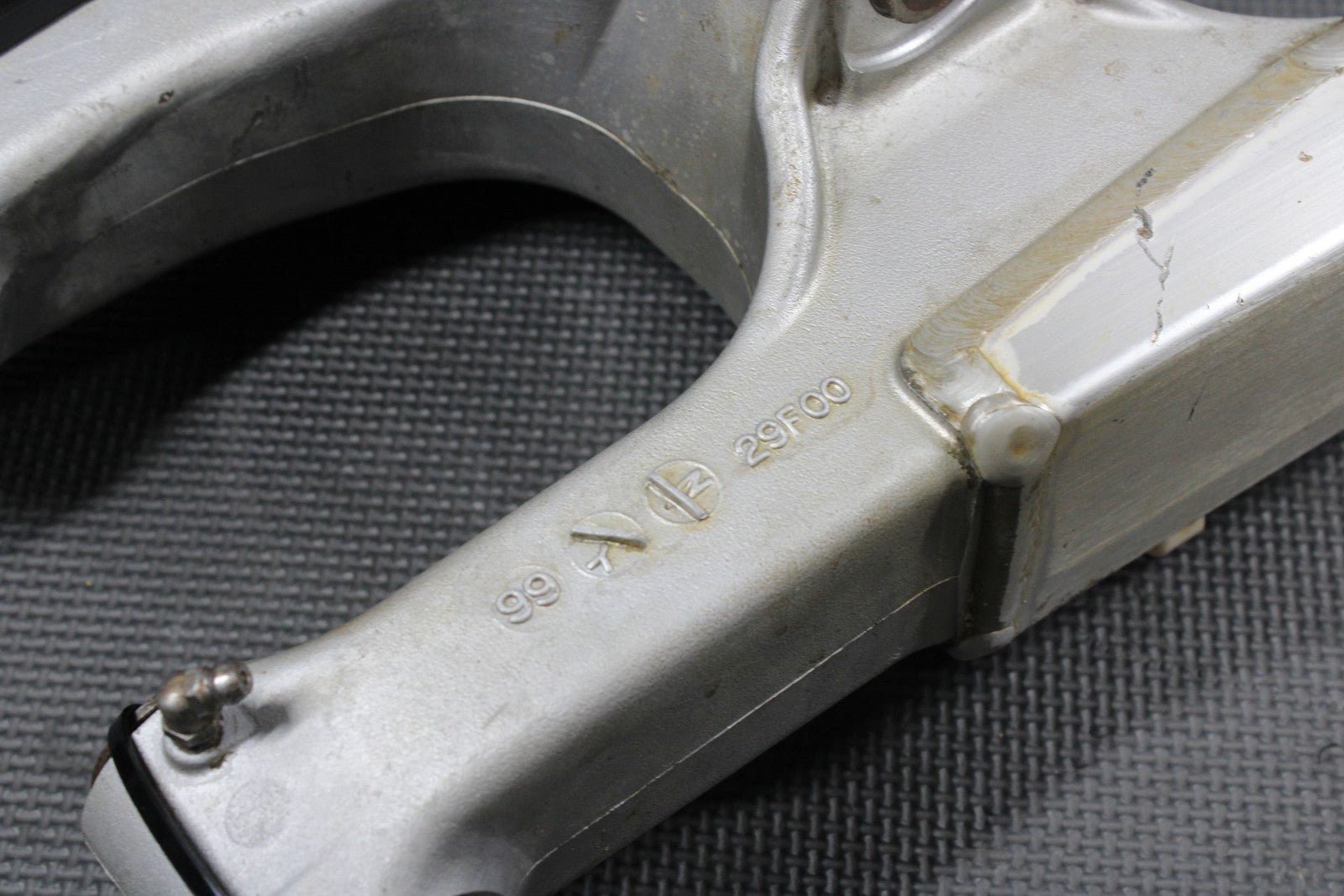 2000 SUZUKI 00 - 07 DRZ400 DRZ400E OEM SWINGARM SWING ARM SUSPENSION 61000 - 29F00 - hggarage