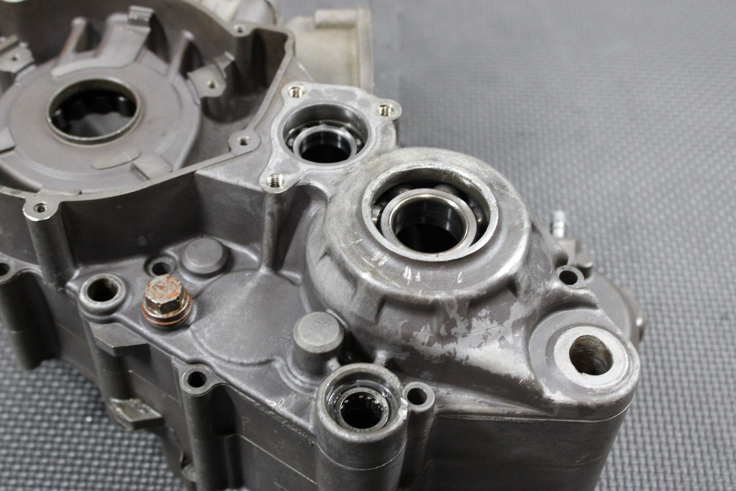 2000 KTM 250 EXC OEM LEFT RIGHT ENGINE MOTOR CRANKCASE CRANK CASES BLOCK - hggarage
