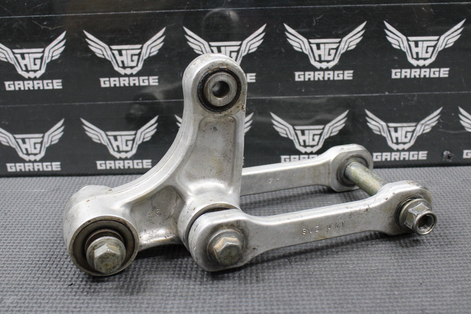 1999 98 - 99 SUZUKI RM125 OEM REAR SHOCK SWINGARM LINKAGE LINKS LEVER 62600 - 37820 - hggarage