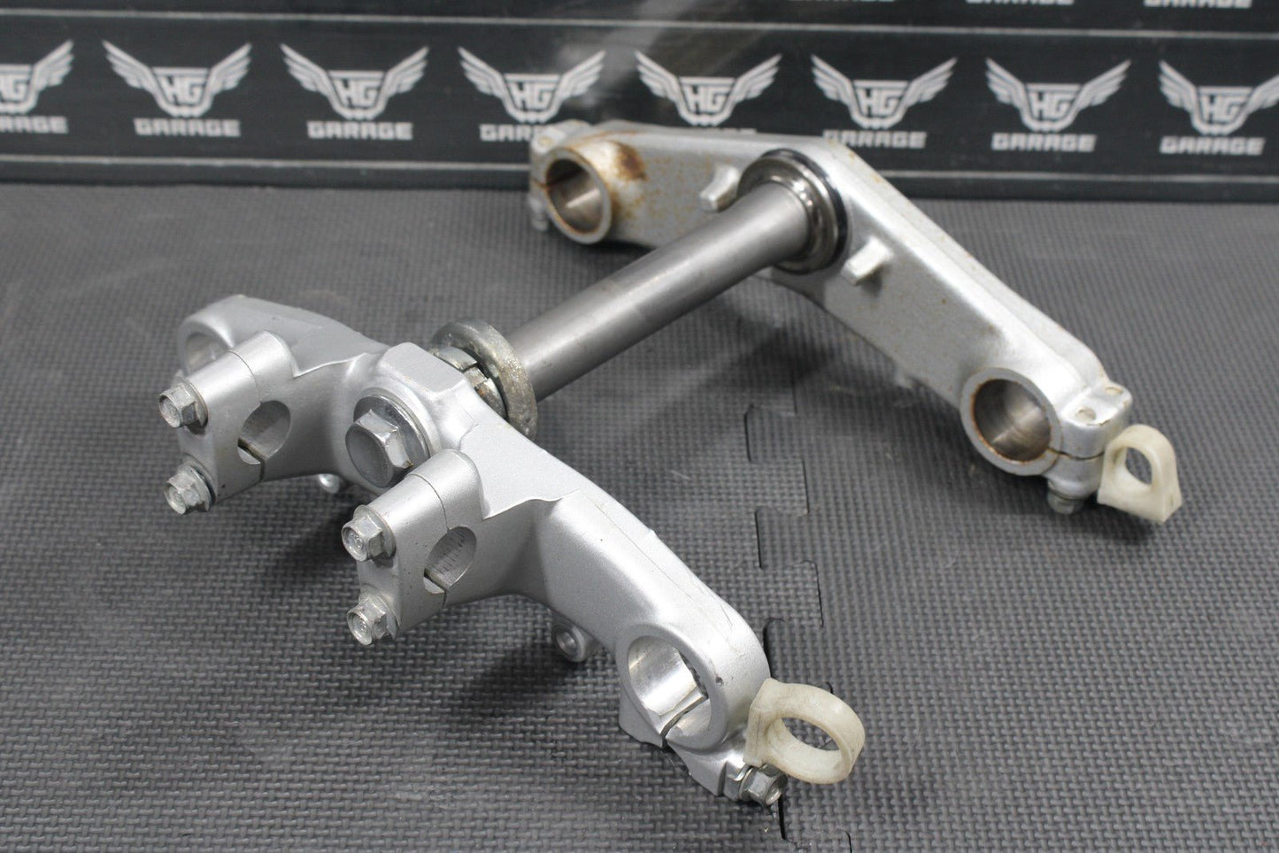 1987 YAMAHA TW200 OEM FRONT FORKS LOWER UPPER TRIPLE TREE STEM CLAMP ASSEMBLY - hggarage
