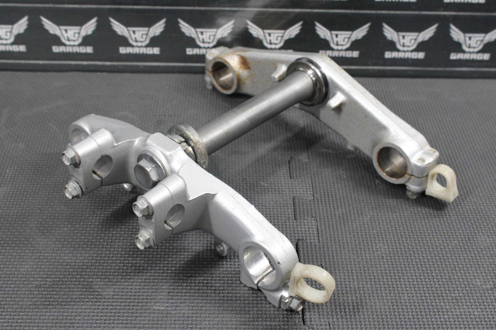 1987 YAMAHA TW200 OEM FRONT FORKS LOWER UPPER TRIPLE TREE STEM CLAMP ASSEMBLY - hggarage