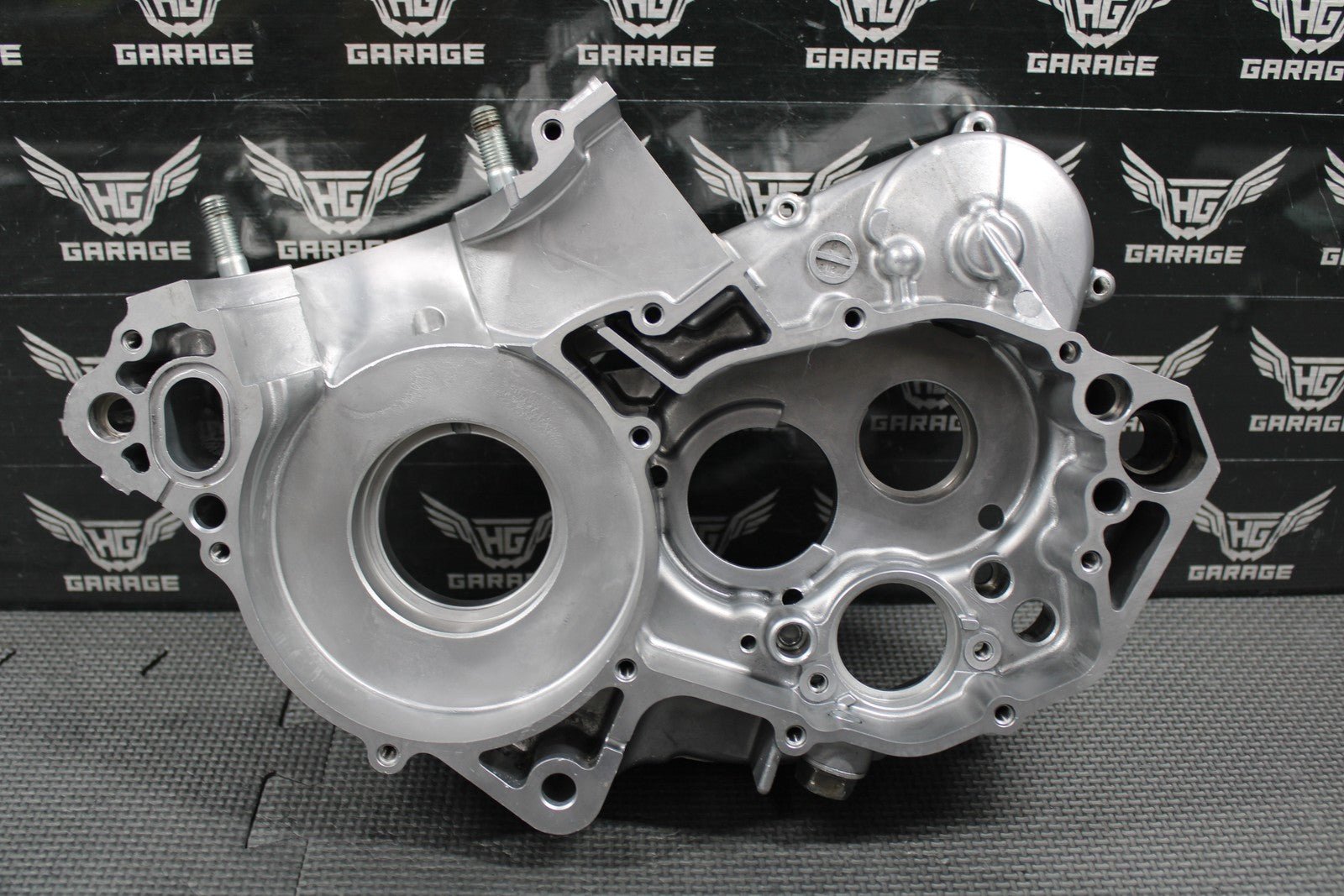 2003 HONDA CR250R OEM RIGHT ENGINE CRANKCASE CRANK CASE BLOCK 04921 - KZ3 - L30 MINT - hggarage