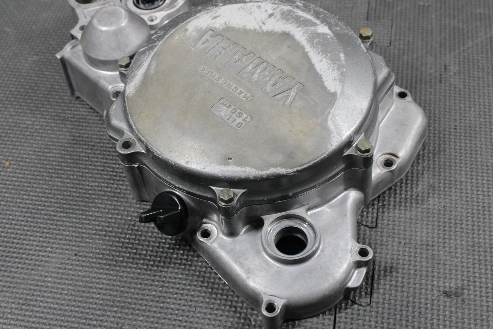 2001 YAMAHA 99 - 01 YZ250 OEM ENGINE INNER OUTER SIDE CLUTCH COVER 5CU - 15431 - 00 - 00 - hggarage