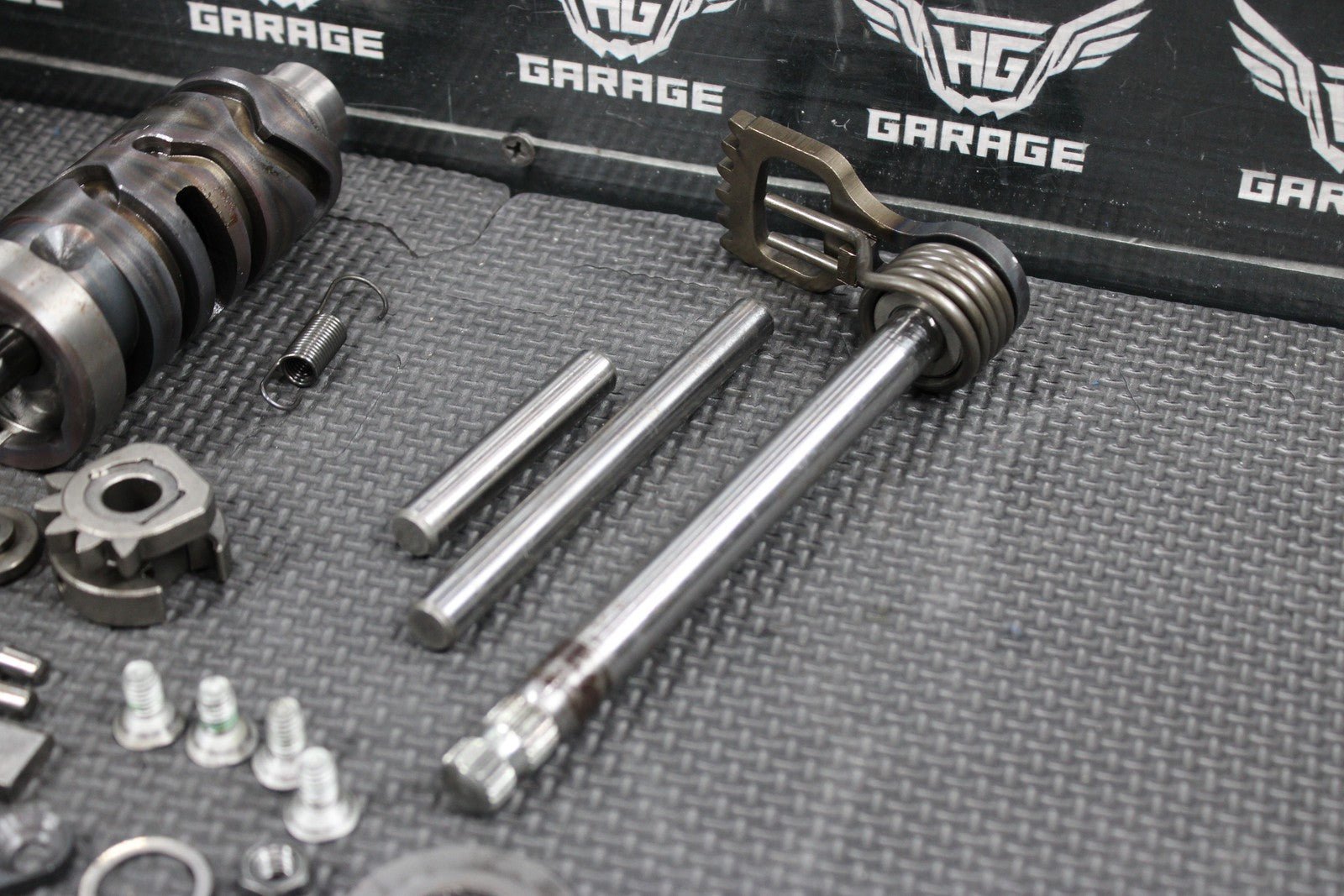 2005 KAWASAKI 03 - 06 KLX125 OEM ENGINE TRANSMISSION TRANNY GEABROX SHIFT FORKS - hggarage