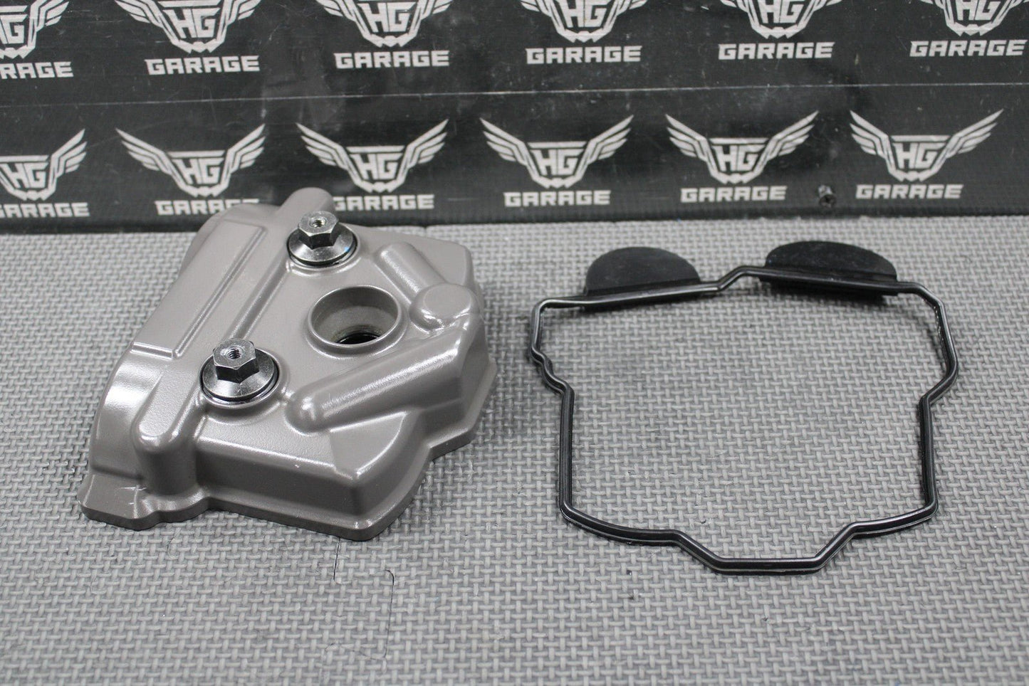 2020 SUZUKI 17 - 25 RMZ250 OEM CYLINER HEAD VALVE COVER & BOLTS 11171 - 49H01 NICE - hggarage