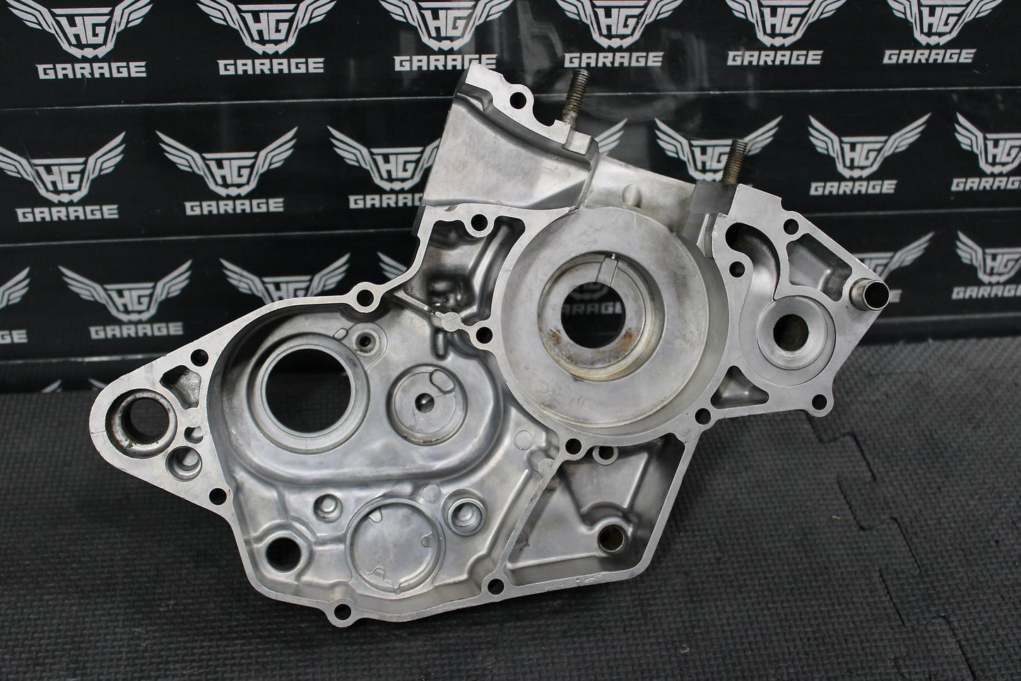 1999 SUZUKI RM125 OEM LEFT ENGINE MOTOR CRANKCASE CRANK CASE BOTTOM END - hggarage