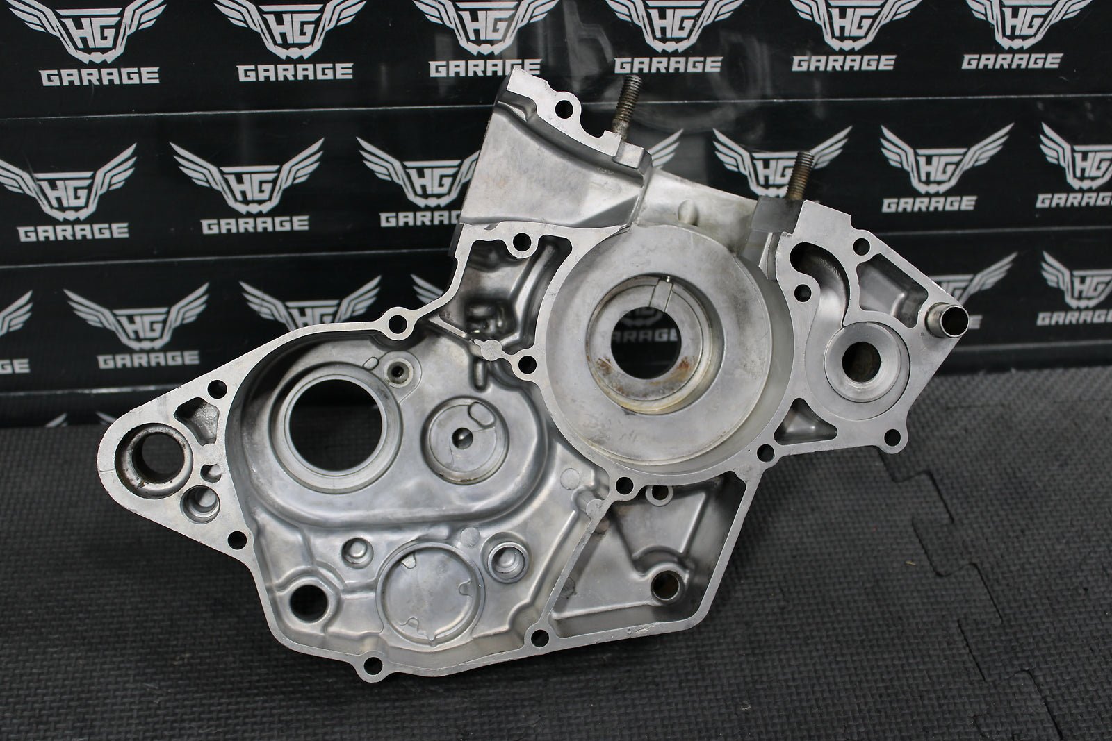 1999 SUZUKI RM125 OEM LEFT ENGINE MOTOR CRANKCASE CRANK CASE BOTTOM END - hggarage