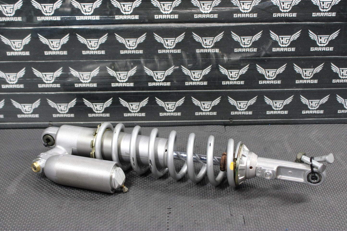 2005 YAMAHA YZ450F OEM REAR BACK SHOCK ABSORBER SUSPENSION 5XD - 22210 - 50 - 00 NICE! - hggarage