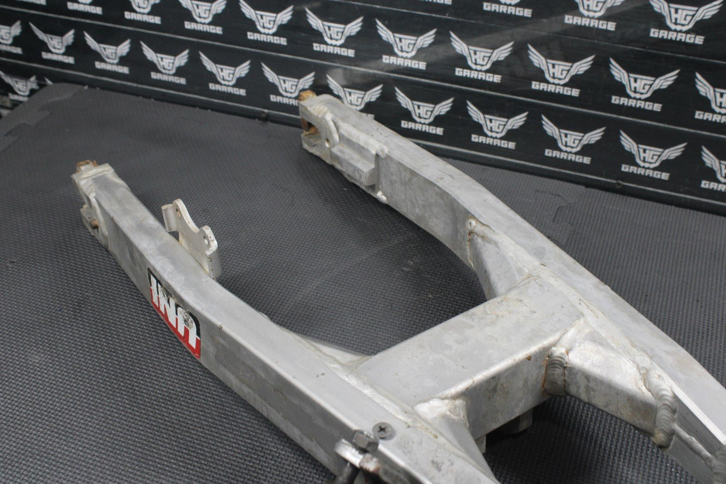 1986 KAWASAKI KDX200 OEM REAR SWINGARM SWING ARM SUSPENSION 33001 - 1259 - hggarage