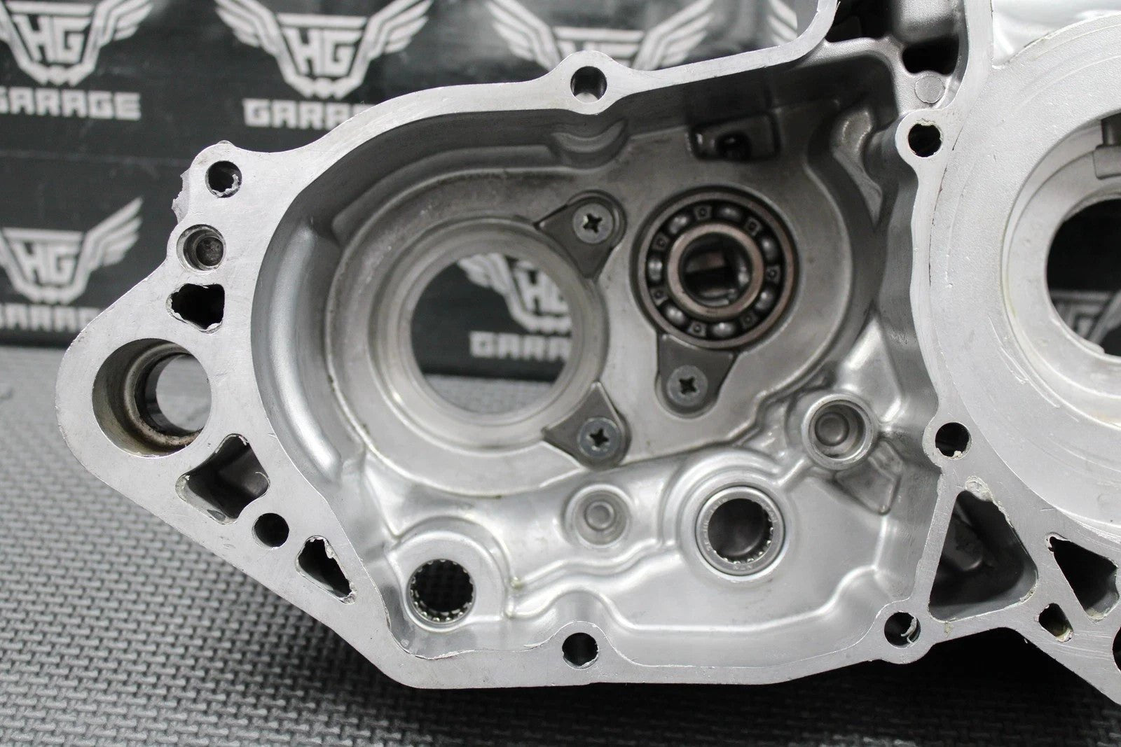 2006 07 KAWASAKI KX250 2 STROKE OEM LEFT CRANKCASE CRANK CASE HALF 14001 - 0065 - hggarage