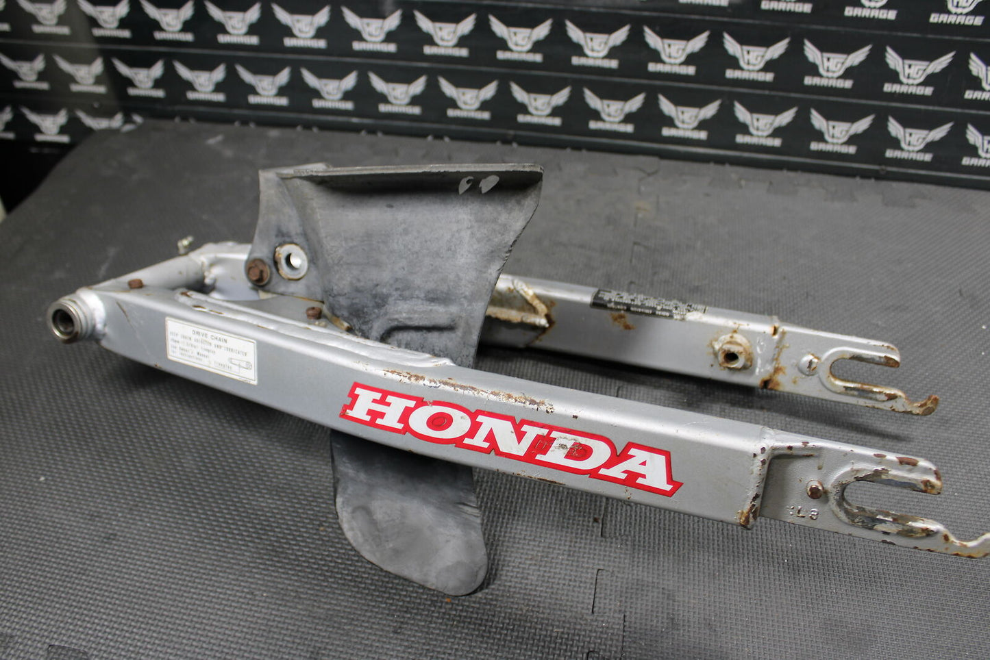 1998 HONDA XR200R 1991 / 93-99 OEM SWINGARM SWING ARM SUSPENSION 52100-KT0-870