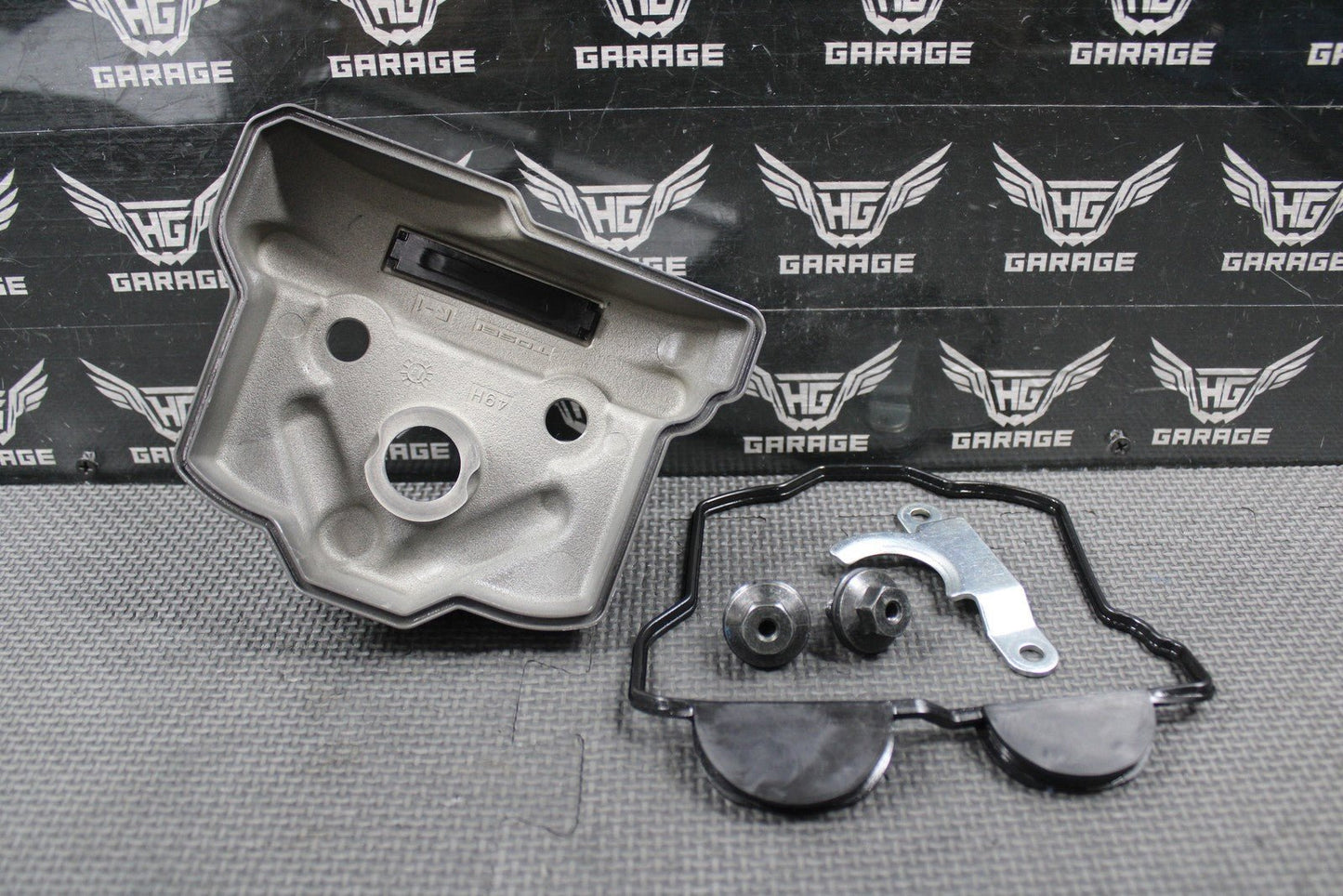 2019 SUZUKI 17 - 25 RMZ250 OEM CYLINDER HEAD VALVE COVER W BOLTS 11171 - 49H01 - hggarage