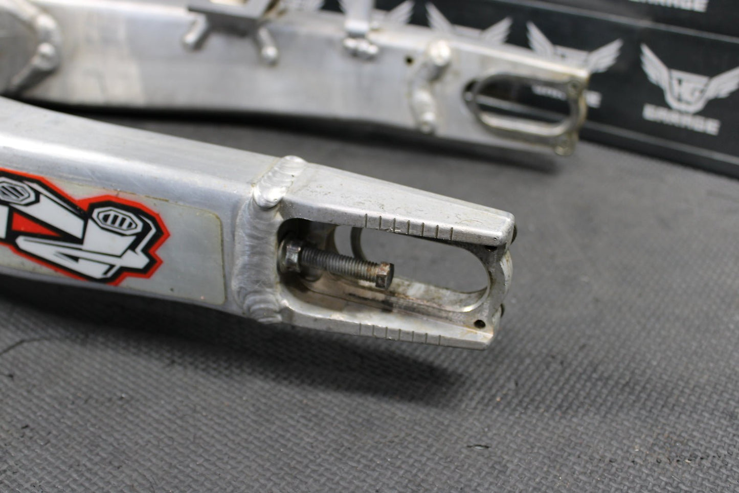 2011 KAWASAKI KX250F 09 - 11 KX450F OEM SWINGARM SWING ARM SUSPENSION 33001 - 0 - hggarage