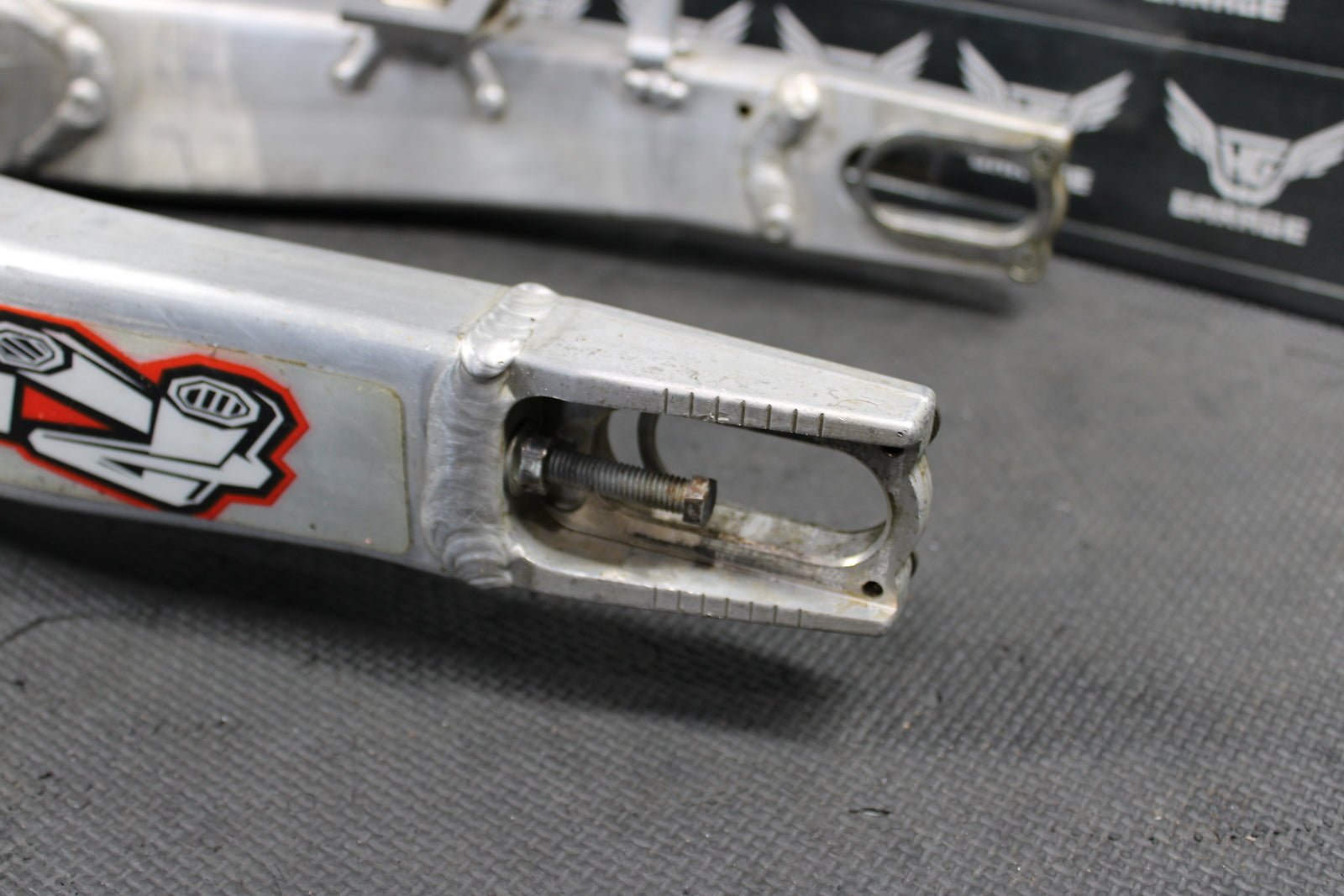 2011 KAWASAKI KX250F 09 - 11 KX450F OEM SWINGARM SWING ARM SUSPENSION 33001 - 0 - hggarage