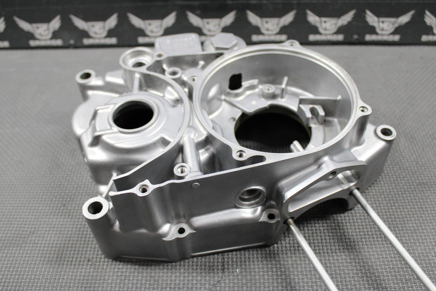 1999 HONDA XR200R 88 - 02 OEM LEFT ENGINE MOTOR CRANKCASE CRANK CASE 11200 - KT0 - 680 - hggarage