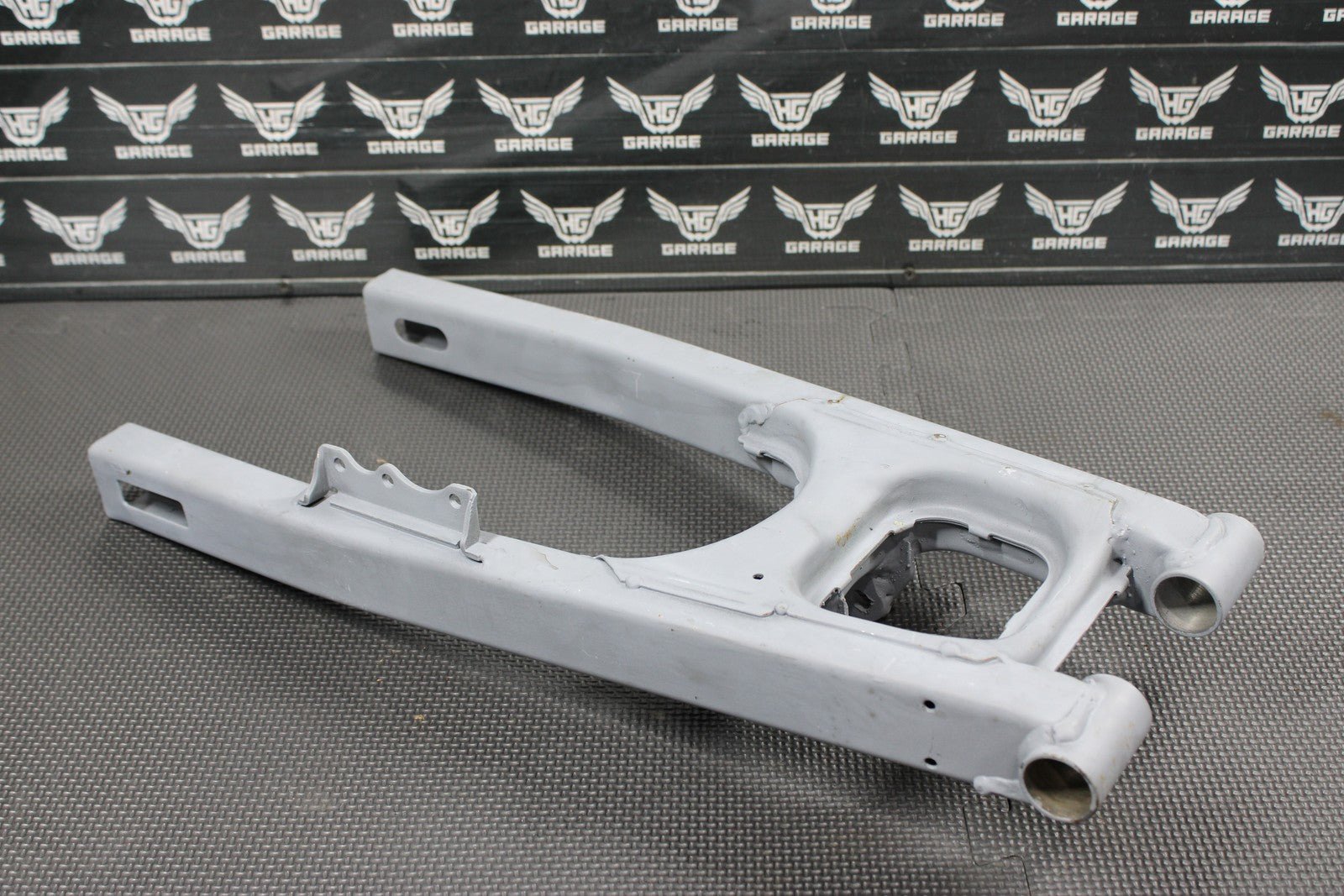 1991 88 - 91 HONDA CR80R OEM SWINGARM SWING ARM SUSPENSION 52000 - GS2 - 405 - hggarage