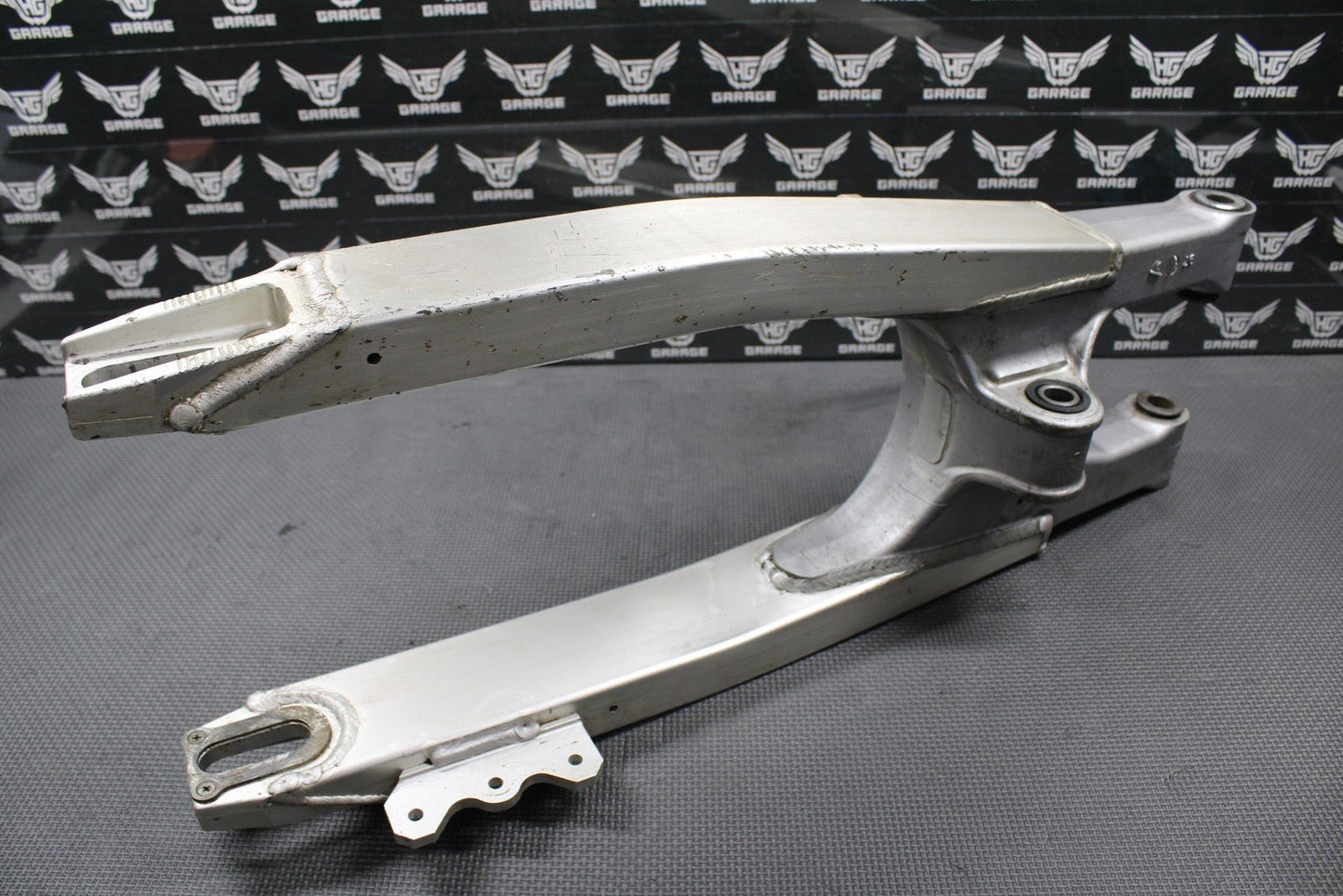 1998 SUZUKI RM125 RM250 MODEL W OEM SWINGARM SWING ARM SUSPENSION 61000 - 37E00 - hggarage